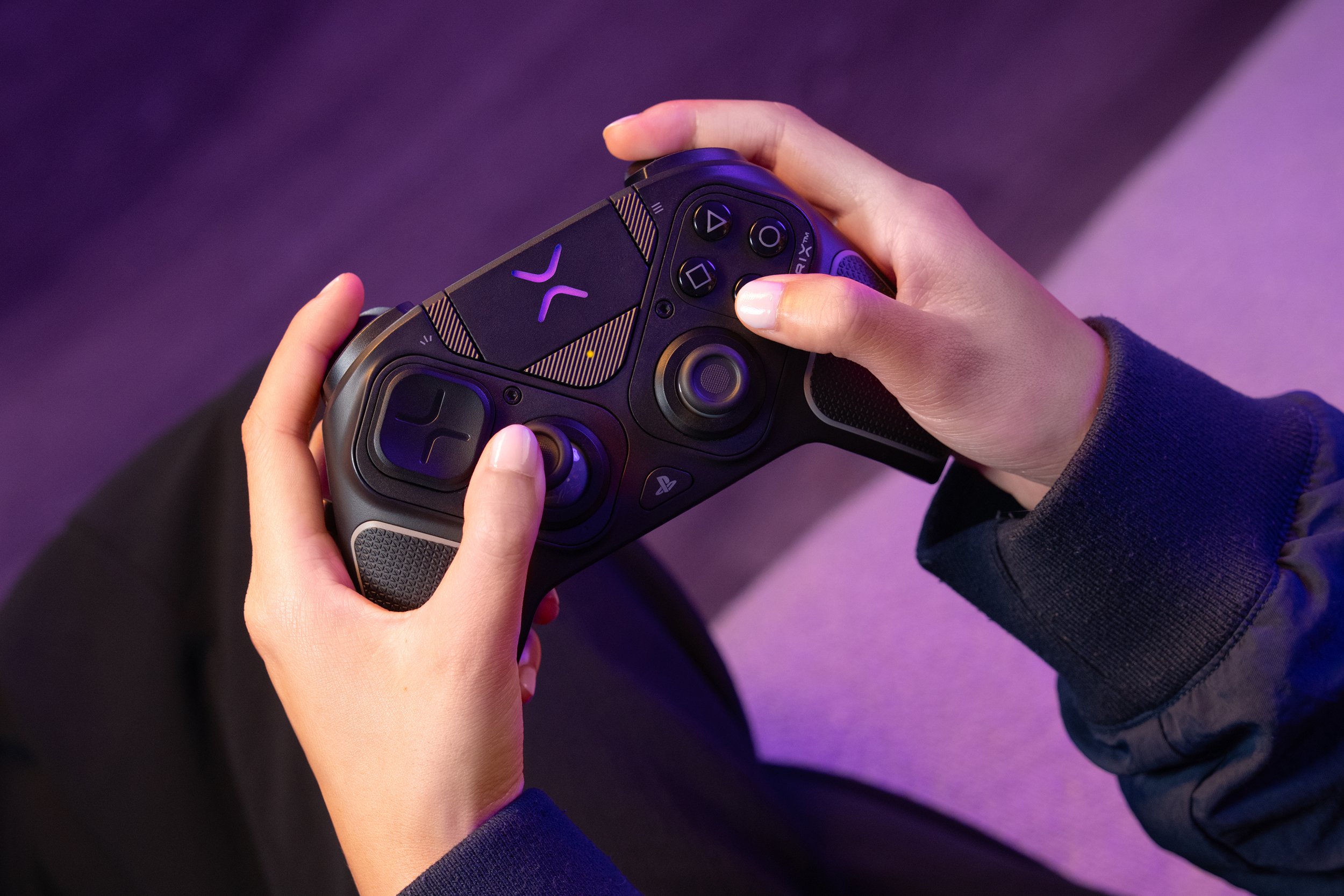 Victrix_PS_Pro_BFG_Reloaded_Black_Lifestyle 1.jpg