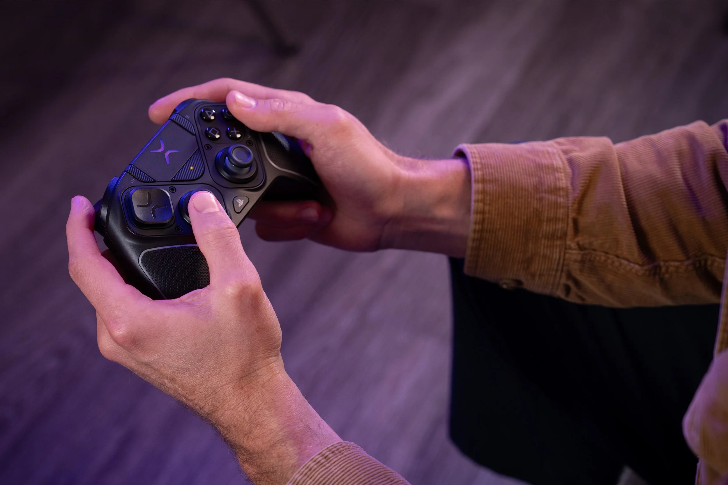 Victrix_PS_Pro_BFG_Reloaded_Black_Lifestyle 4.jpg