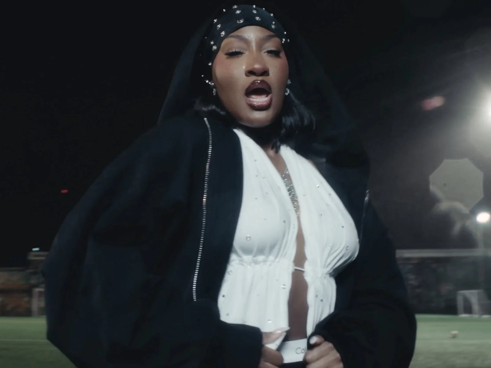 Tems: Rainy outdoors fun is the ‘Mine’ visualizer flex