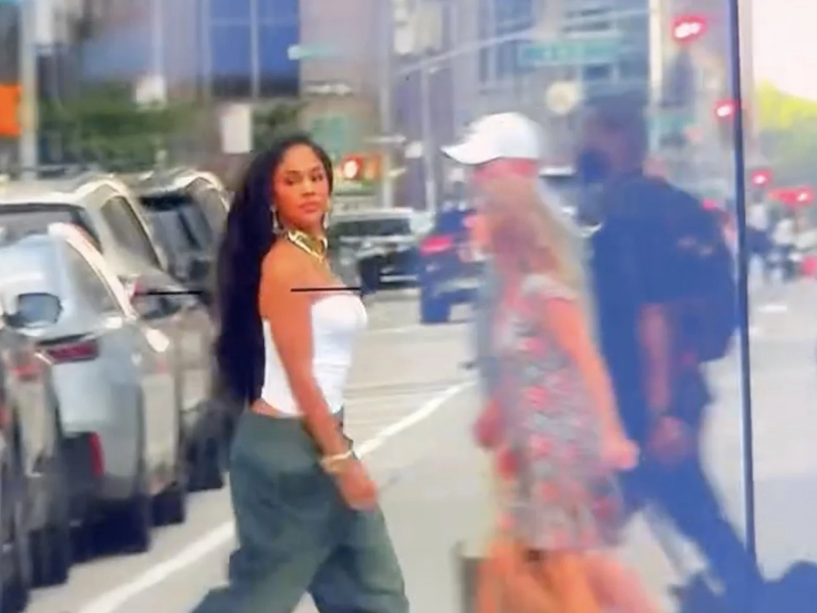 Saweetie: The casual big city stroll is my Thursday motivation