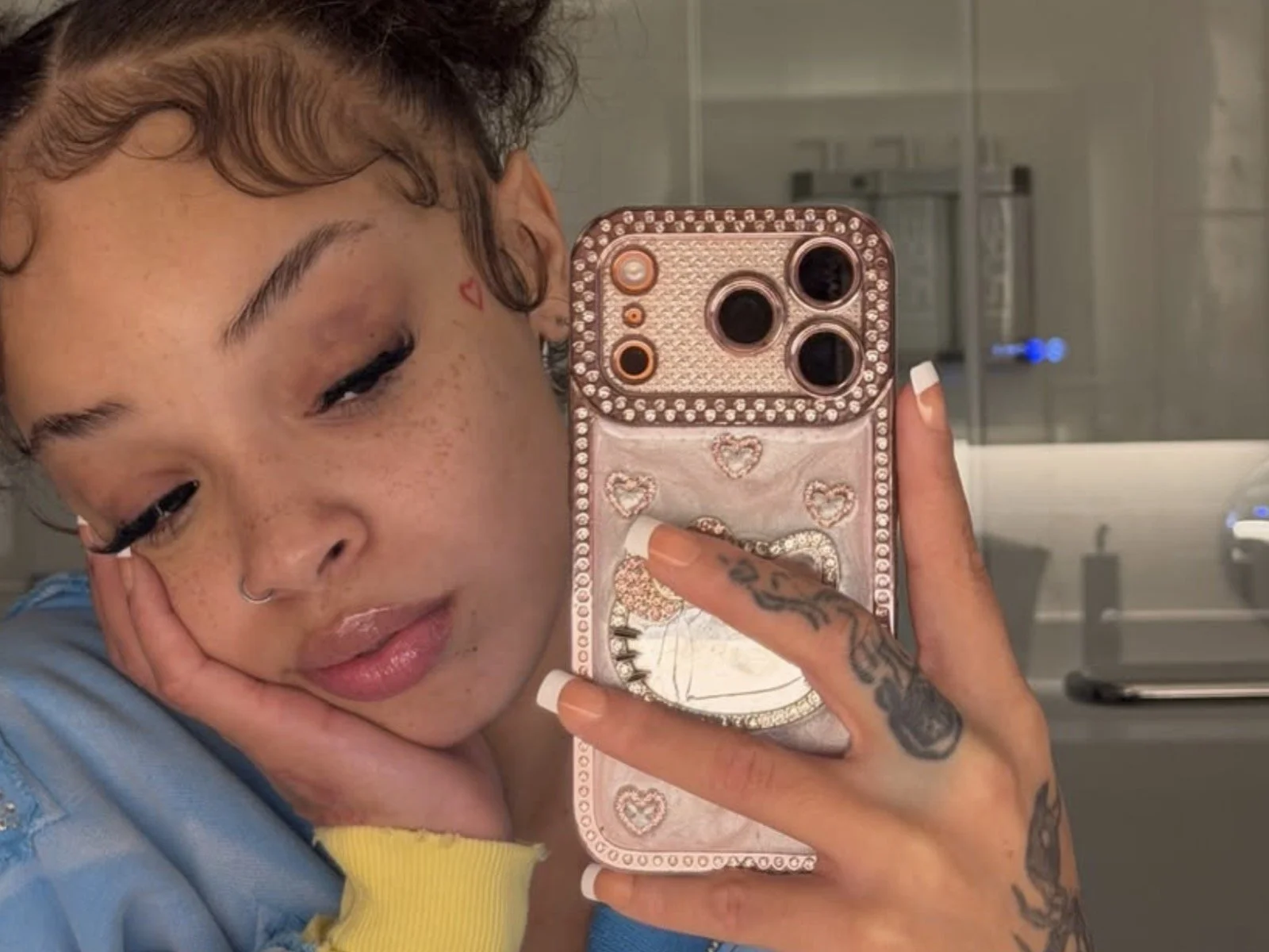 Honey Bxby: I am here for the mirror glowing vibes