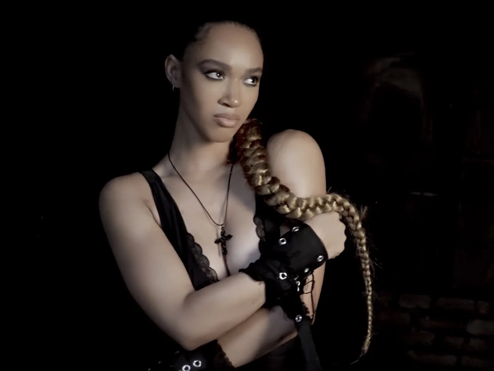 Genia: The R&amp;B baddie pours her heart out in the ‘Downfall’ visualizer