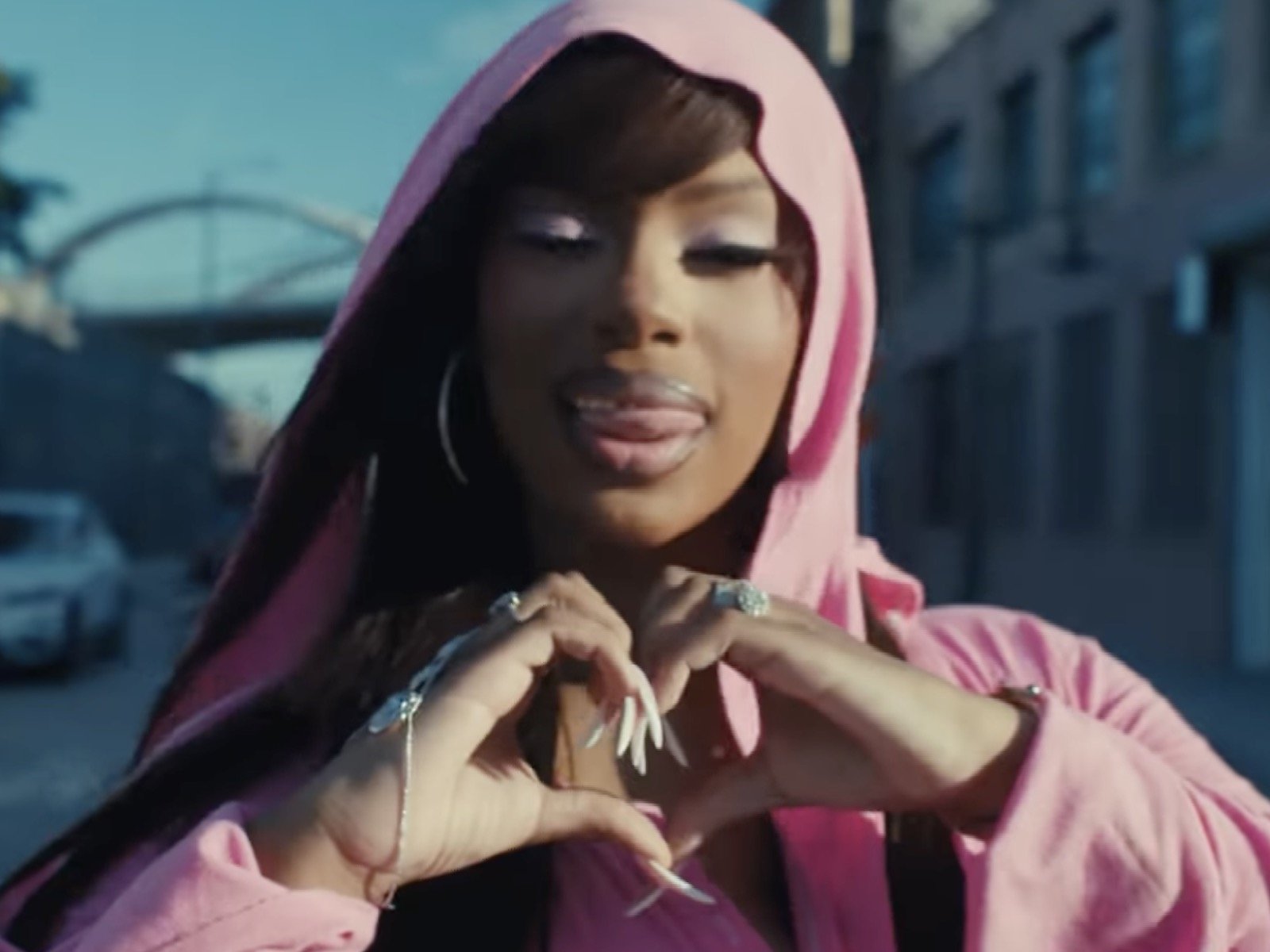 Monaleo: The rap baddie completely bodies her ‘Crossroads’ freestyle music video
