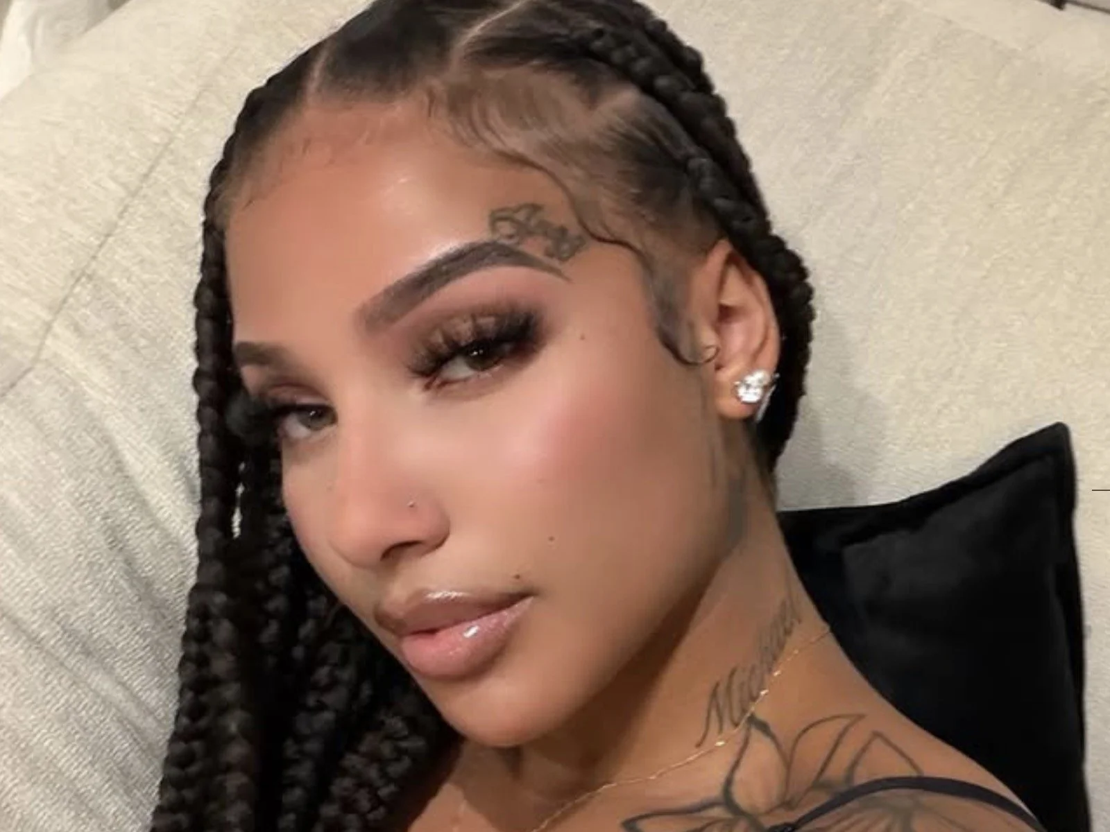 Rican Da Menace: It’s pure sultry and sexy vibes on the selfie flexing