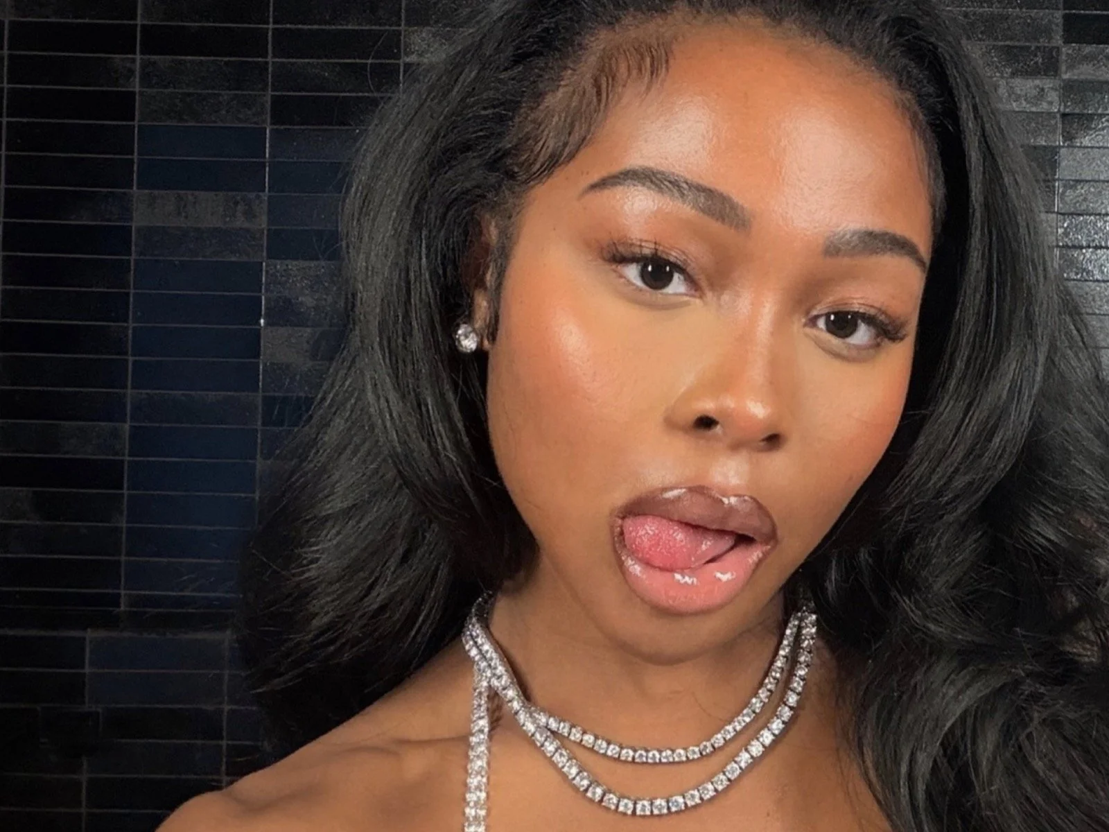 Jayda Cheaves: The tongue-out teasing is all types of sizzling Friday vibes