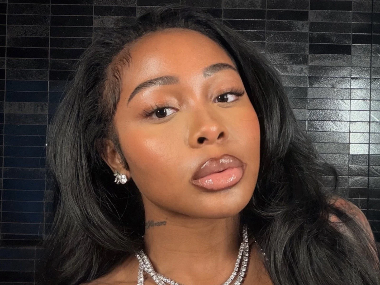 Jayda Cheaves: It’s mind-blowing glowing coming from the stunner in the PHOTOS section