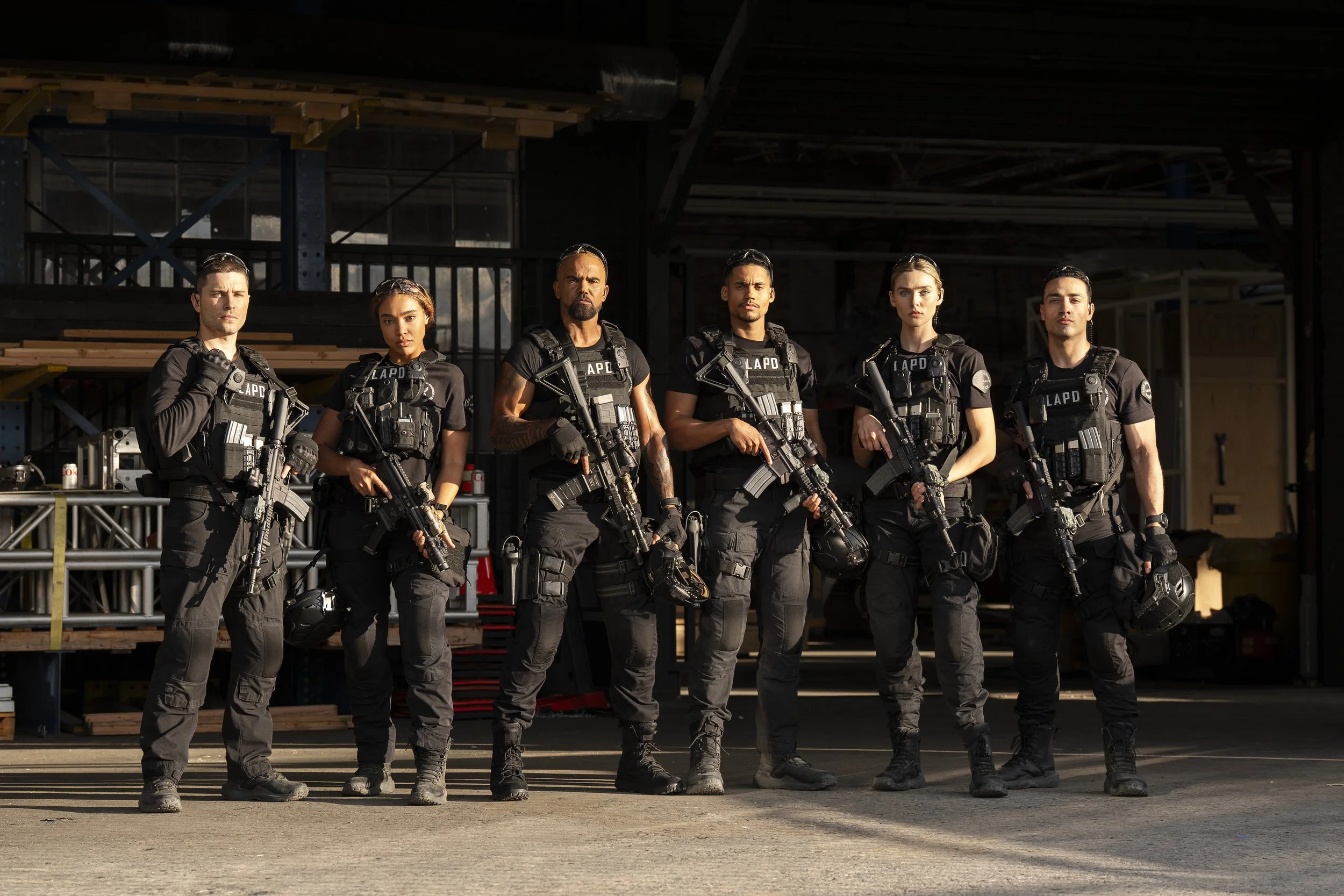 SWATEX_102_Ronen Rubinstein (%22Jude Reddick%22), Lucy Barrett (%22Samantha %22Sammy%22 Bishop%22), Shemar Moore (%22Daniel %22Hondo%22 Harrelson%22), Adain Bradley (%22Malik Henderson%22), Zyra Gorecki (%22Cassidy Han%22), Freddy Miyares (%22Ethan Cole%22).jpg