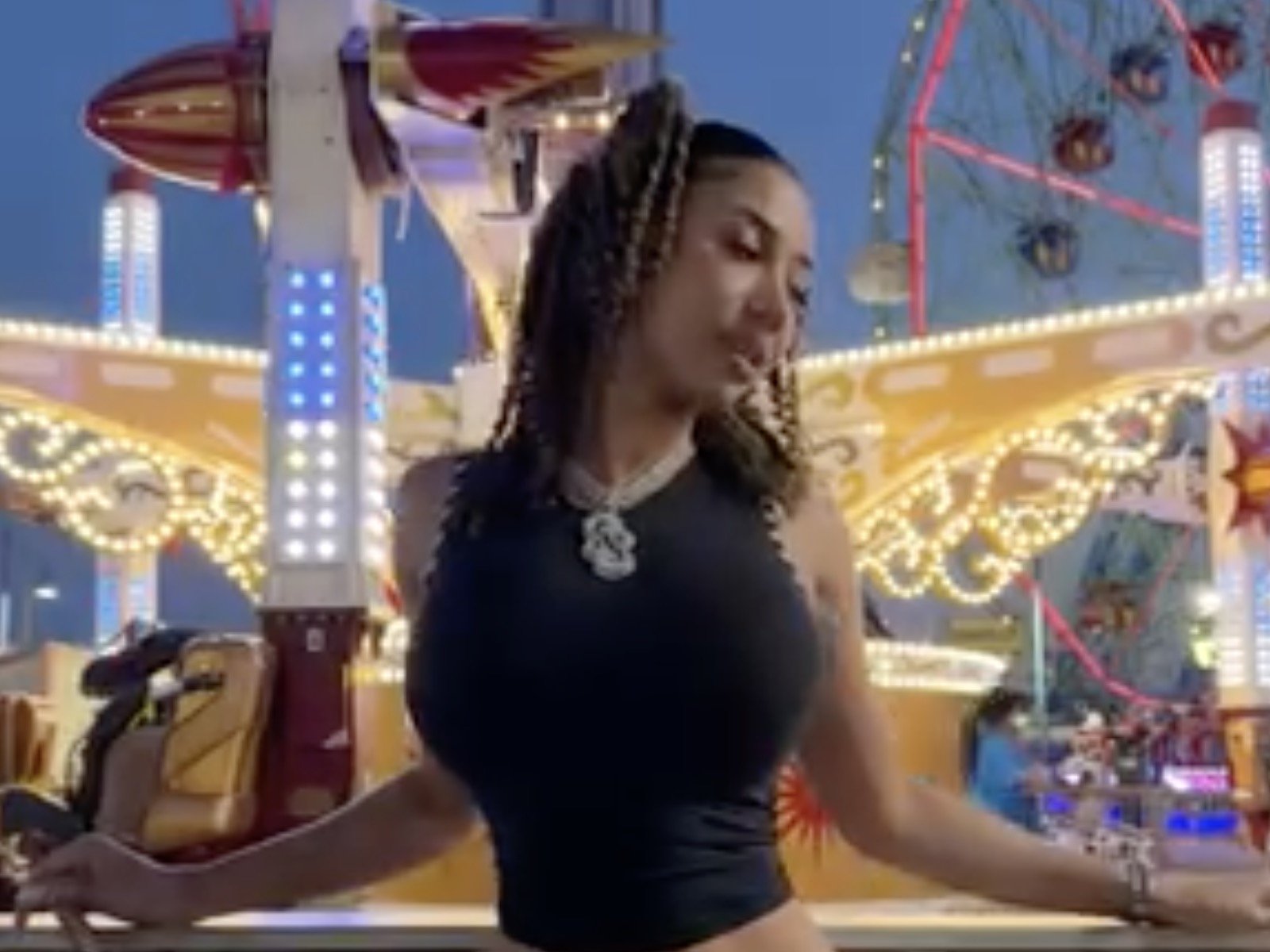 Stunna Sandy: The mind-blowing baddie glowing from Coney Island is my Monday motivation
