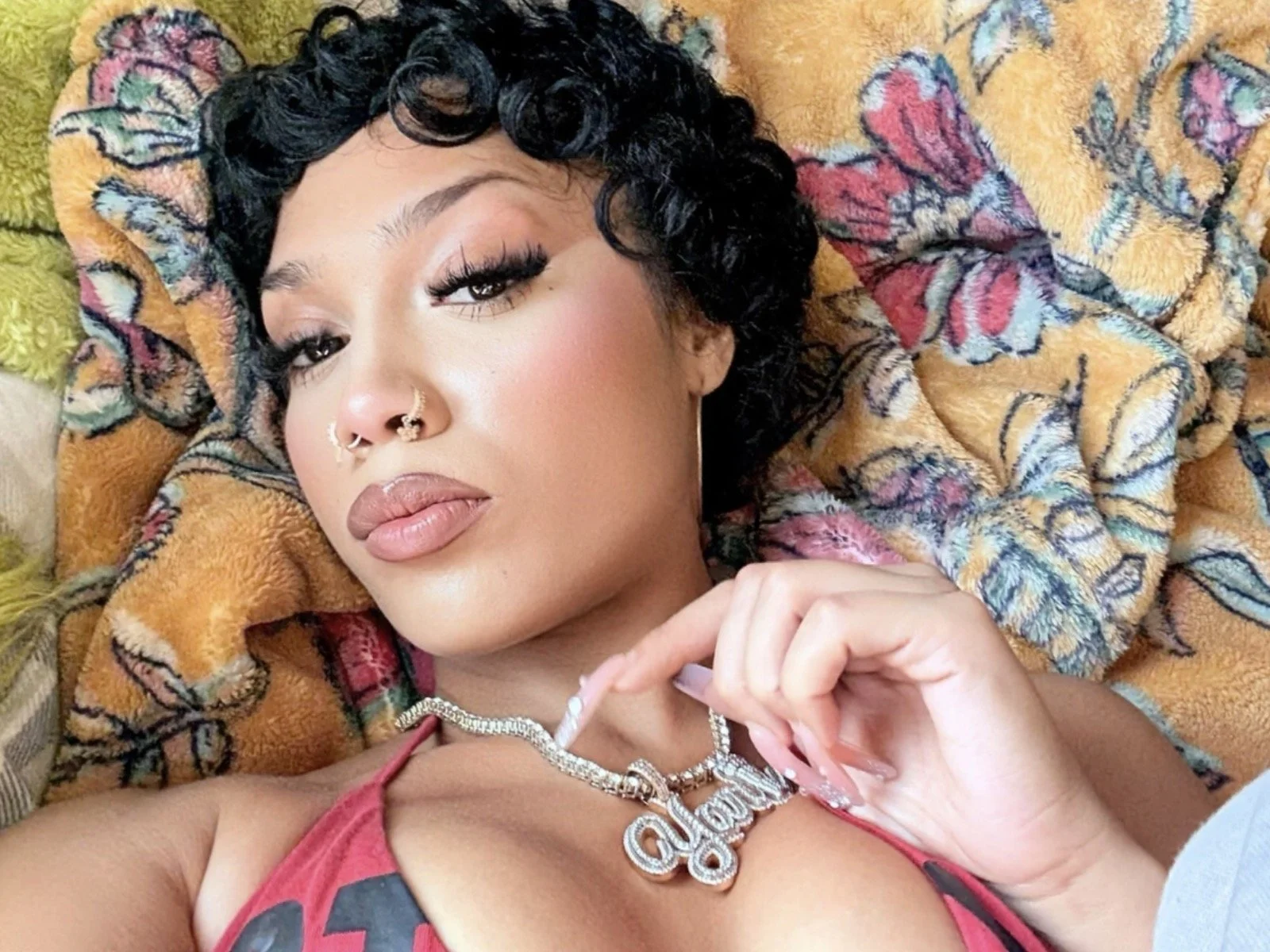 Yari Toro: It’s all eyes on the jaw-dropping baddie’s bedroom teasing