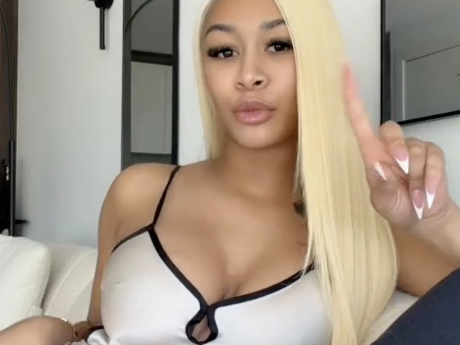 Lakeyah: It’s pure glowing and showing out to sizzle up your Thursday