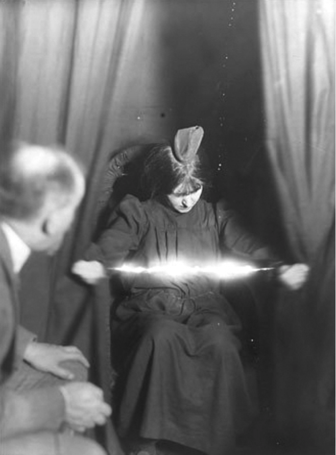 Eva Carriere.png