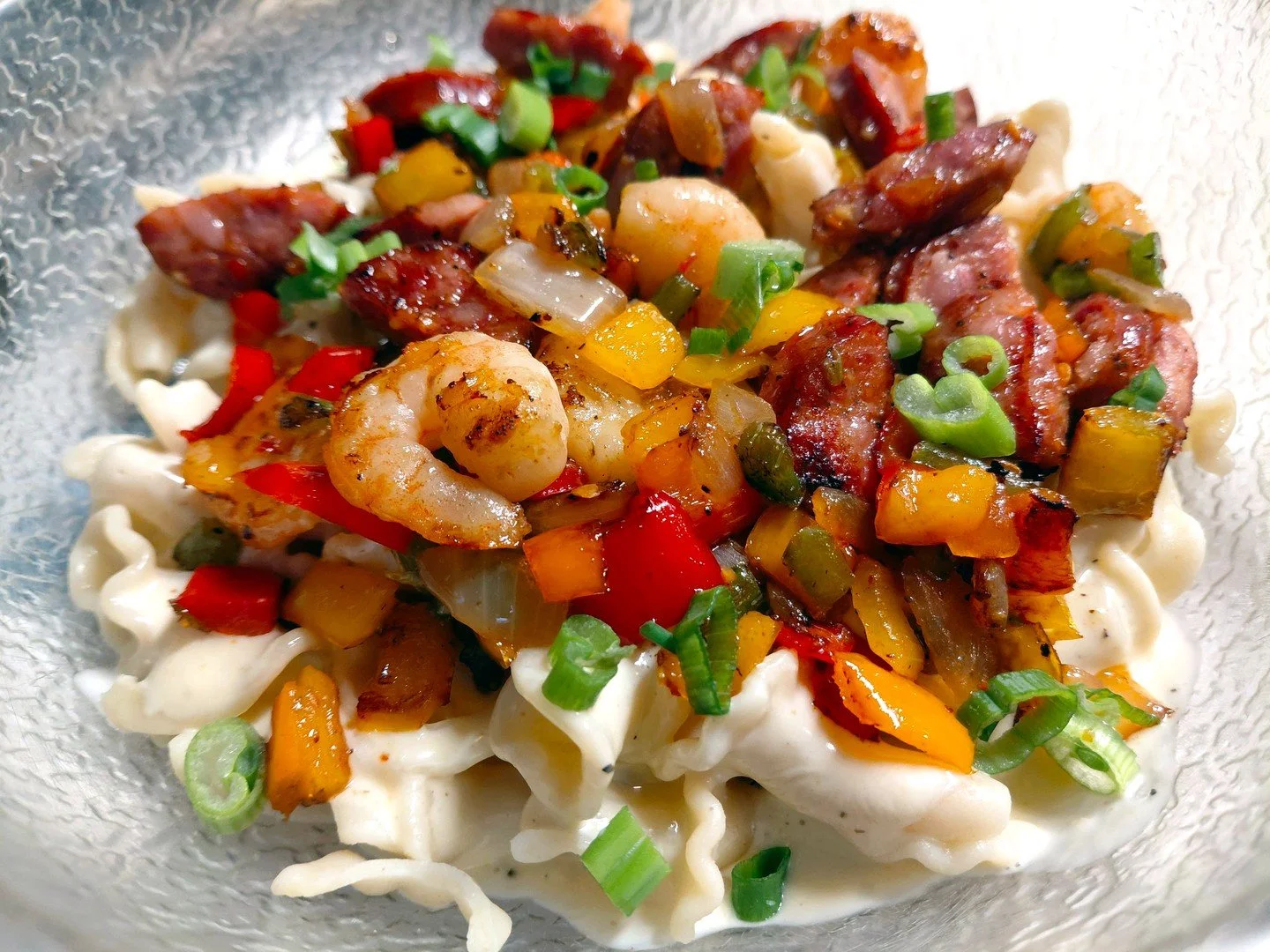 Opening at noon today! Don't miss the Eat Crow WEEKLY SPECIAL &bull;🦐 Beale Street Pasta 🔥: Our delicious mac and cheese topped with a Cajun mix of onions, peppers, and garlic with andouille sausage and shrimp garnished with green onions - $19. Ava