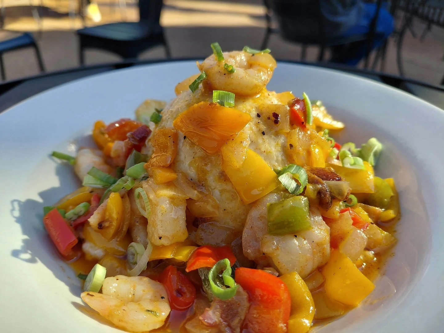 Get it all weekend! Eat Crow WEEKLY SPECIAL &bull;🦐 Grits &amp; Shrimp 🧀: Deliciously creamy, cheesy grits, smothered with shrimp, apple wood smoked bacon, peppers, and onions in a delectable Cajun butter, garnished with green onions - $19. Availab