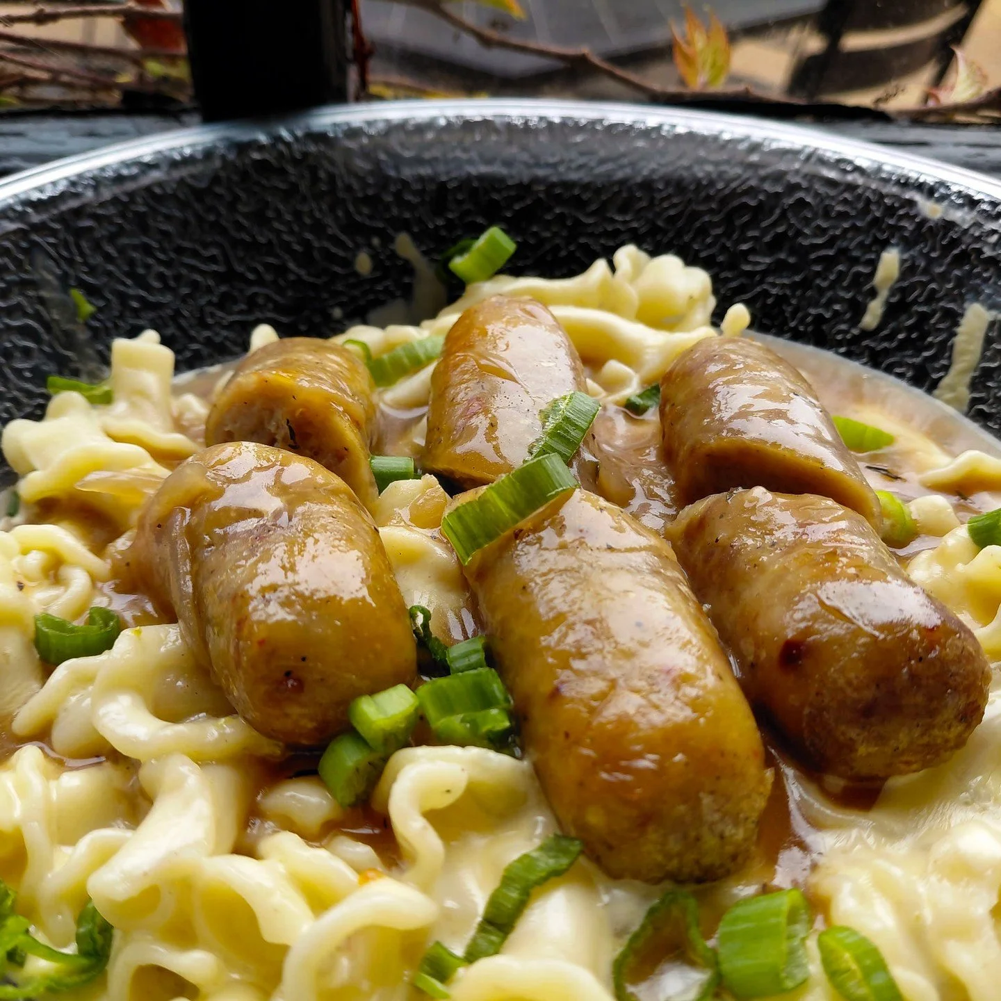 Eat Crow WEEKLY SPECIAL &bull;🧀 Bangers and Mac 💥 : Grilled sausages with onion gravy, on top of our creamy mac and cheese - $19. March 30 - April 5