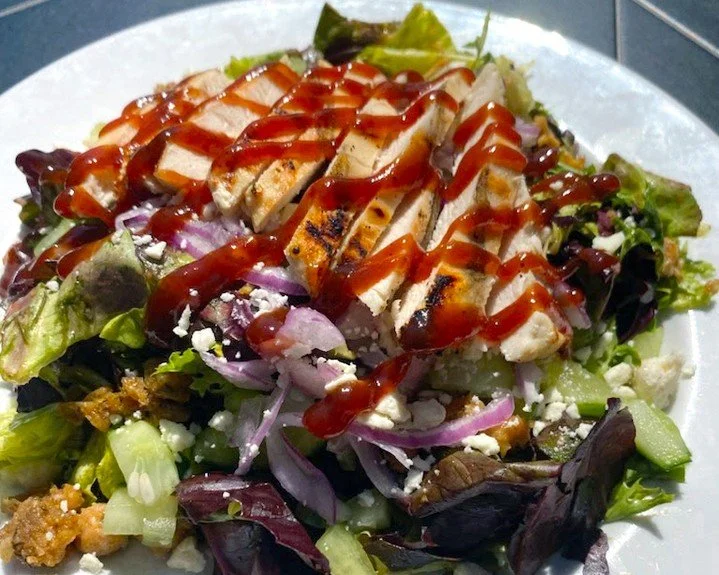 Join us for our exciting Weekly Special at Eat Crow! Treat yourself to our mouthwatering BBQ Chicken Salad 🥗, packed with crispy fried chicken, fresh mixed greens, crunchy cucumbers, zesty red onions, and sweet peas, all drizzled with a heavenly ble