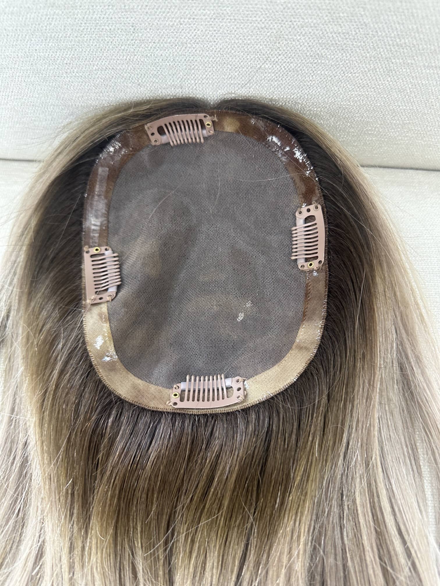 _Stylish_blonde_bob_wig_worn_by_a_woman_in_Sacramento_Studio__California___.jpg