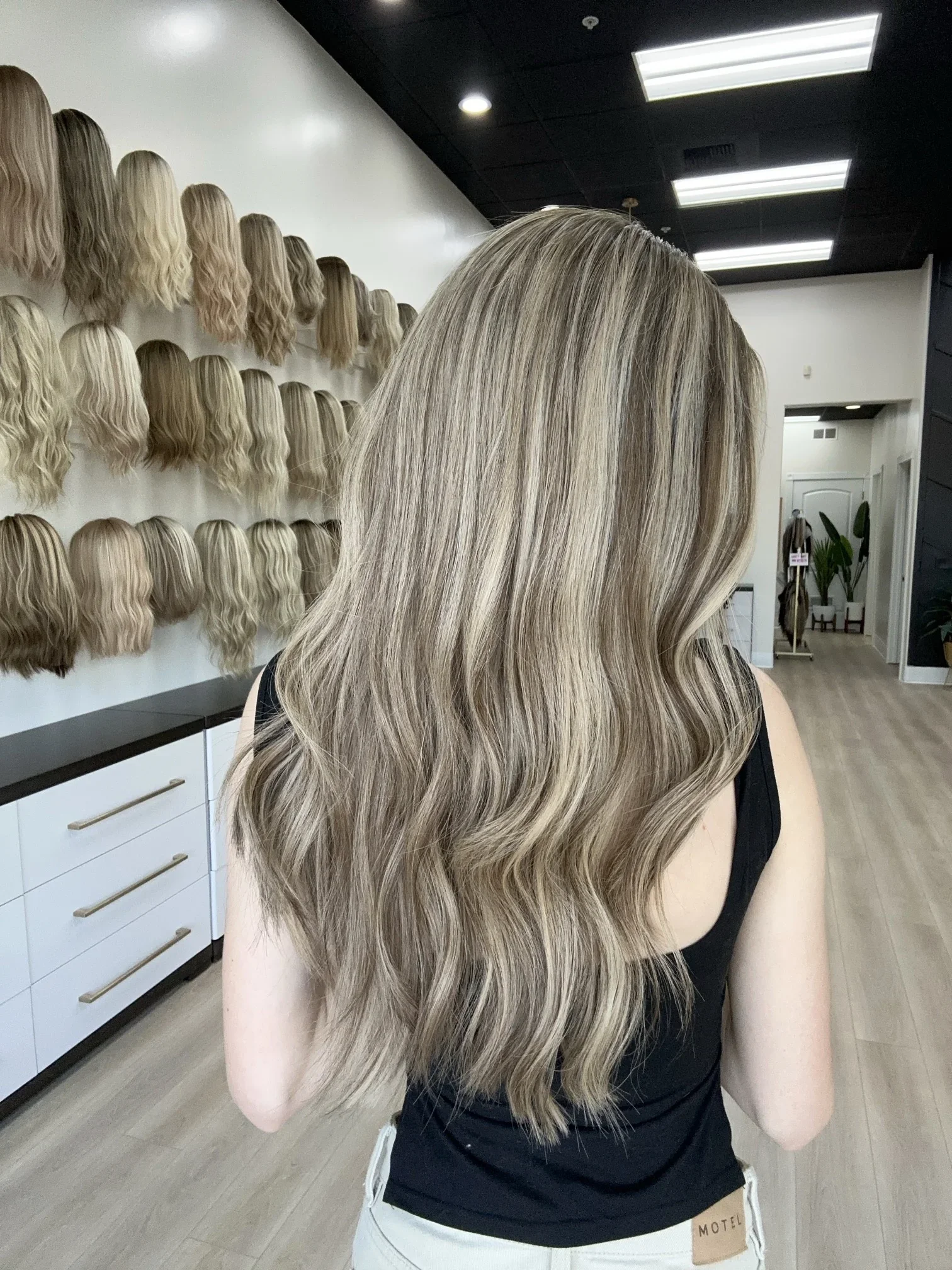 Explore_balayage_style_wigs_in_Sacramento_that_combine_modern_color_trends_with_unparalleled_craftsmanship__.webp
