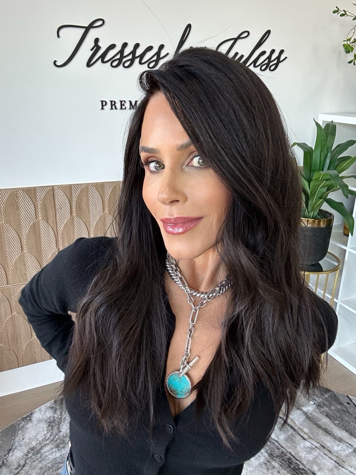 _Short_auburn_wavy_wig_styled_on_a_woman_at_Tresses_By_Juless_Studio__Cameron_Park__Folsom___.jpg