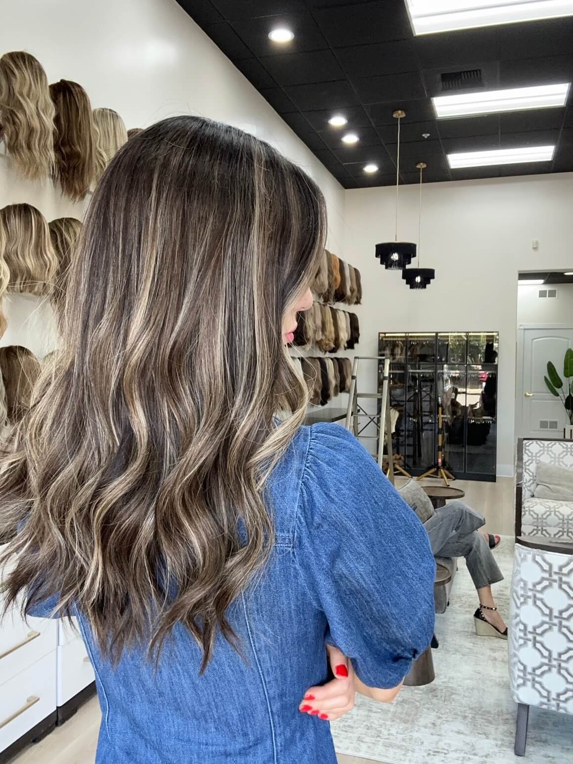 22-inch bronde human hair wig with 22-inch length