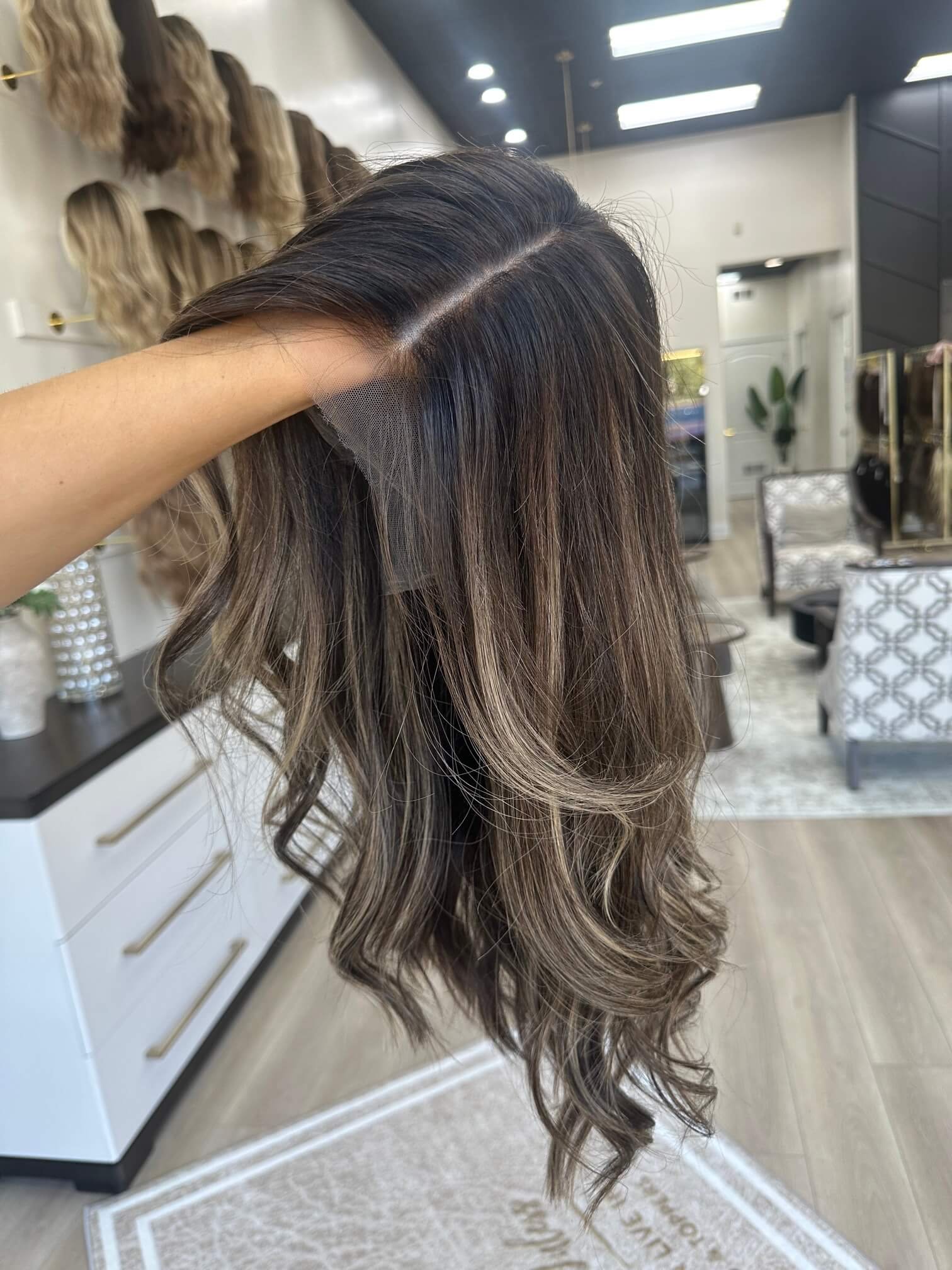 22-inch bronde human hair wig, glueless construction