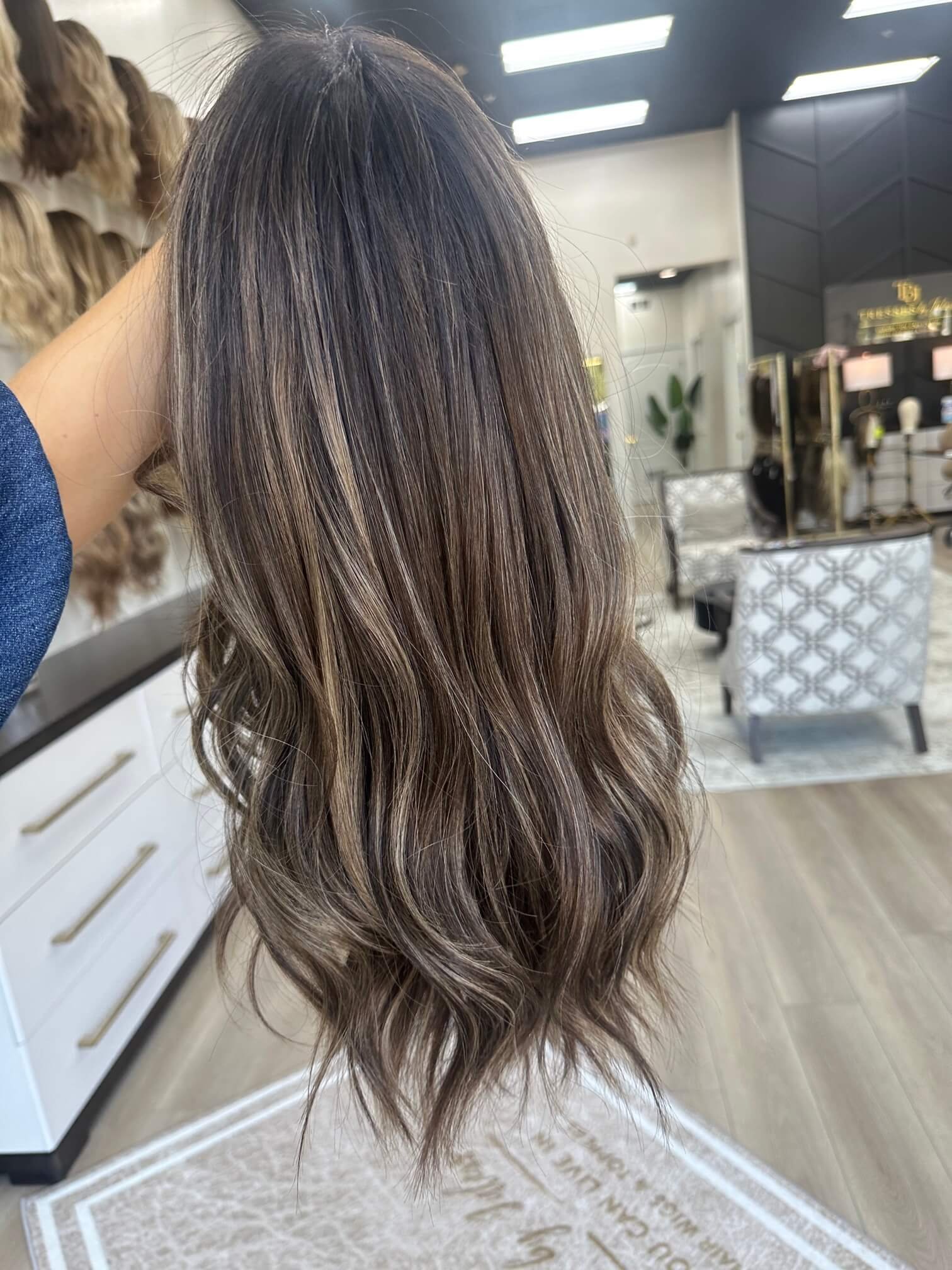 22-inch bronde human hair wig in Bronde
