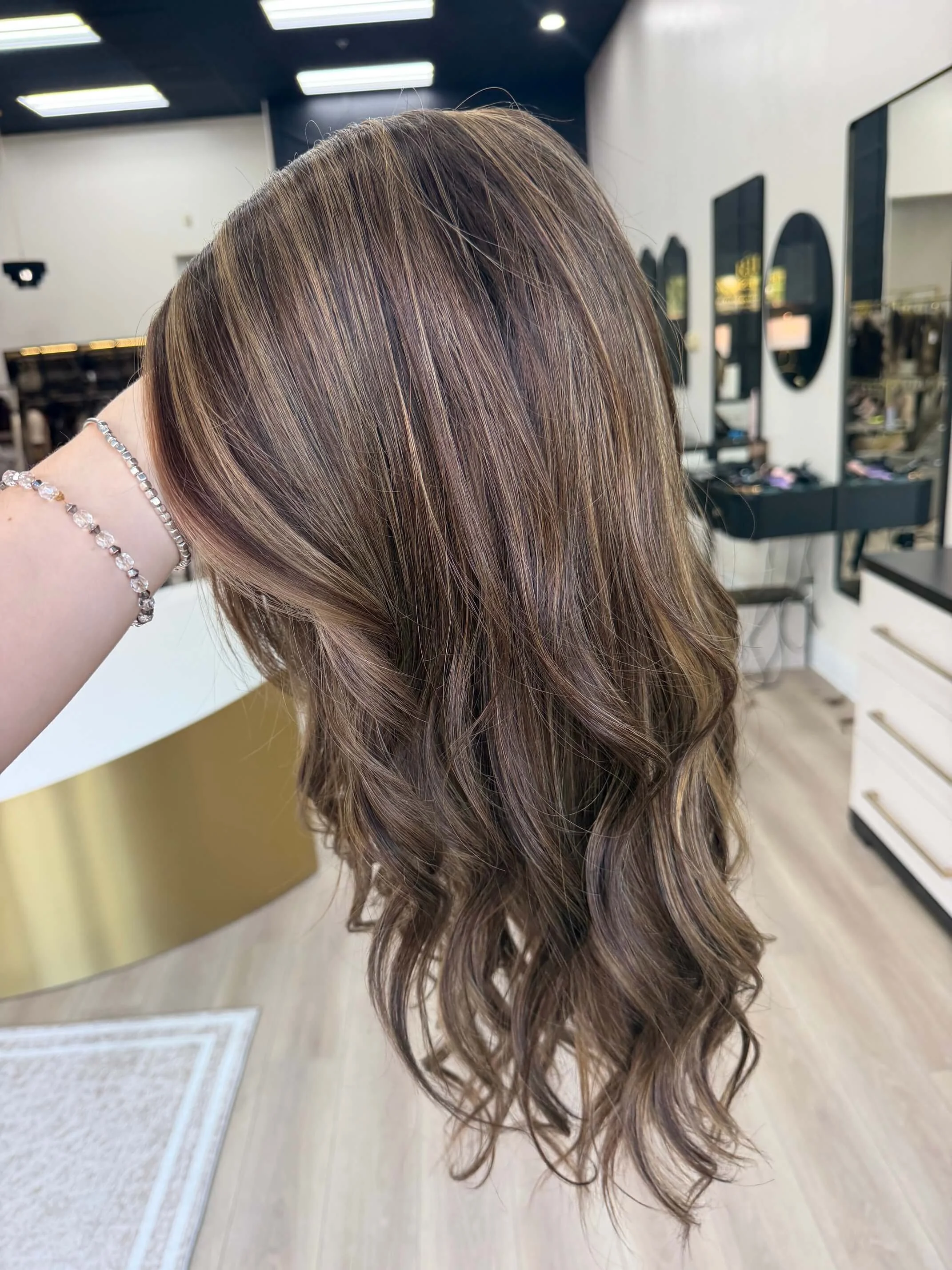 27-inch bronde Slavic human hair wig, glueless construction