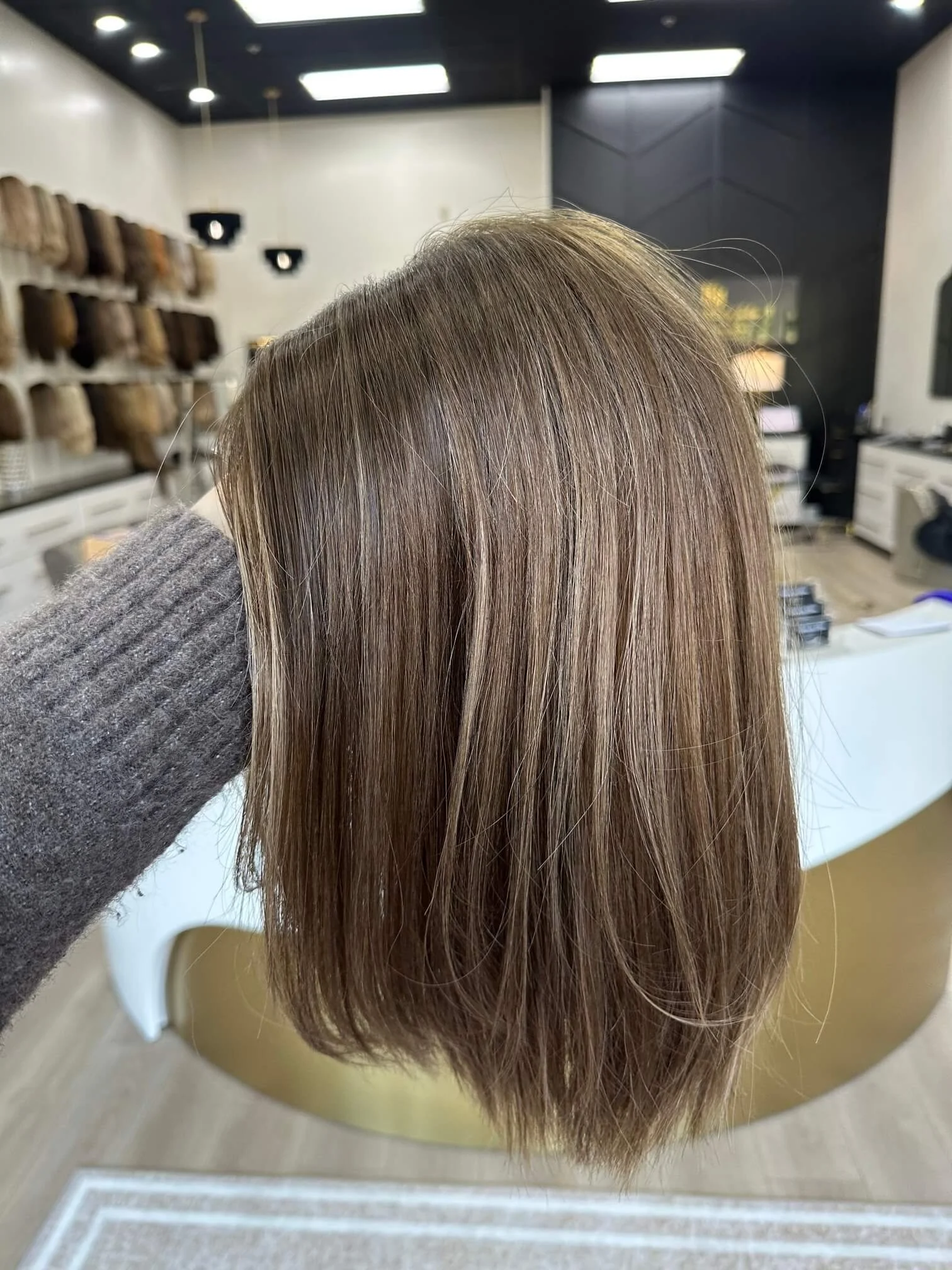 18-inch bronde human hair wig, glueless construction