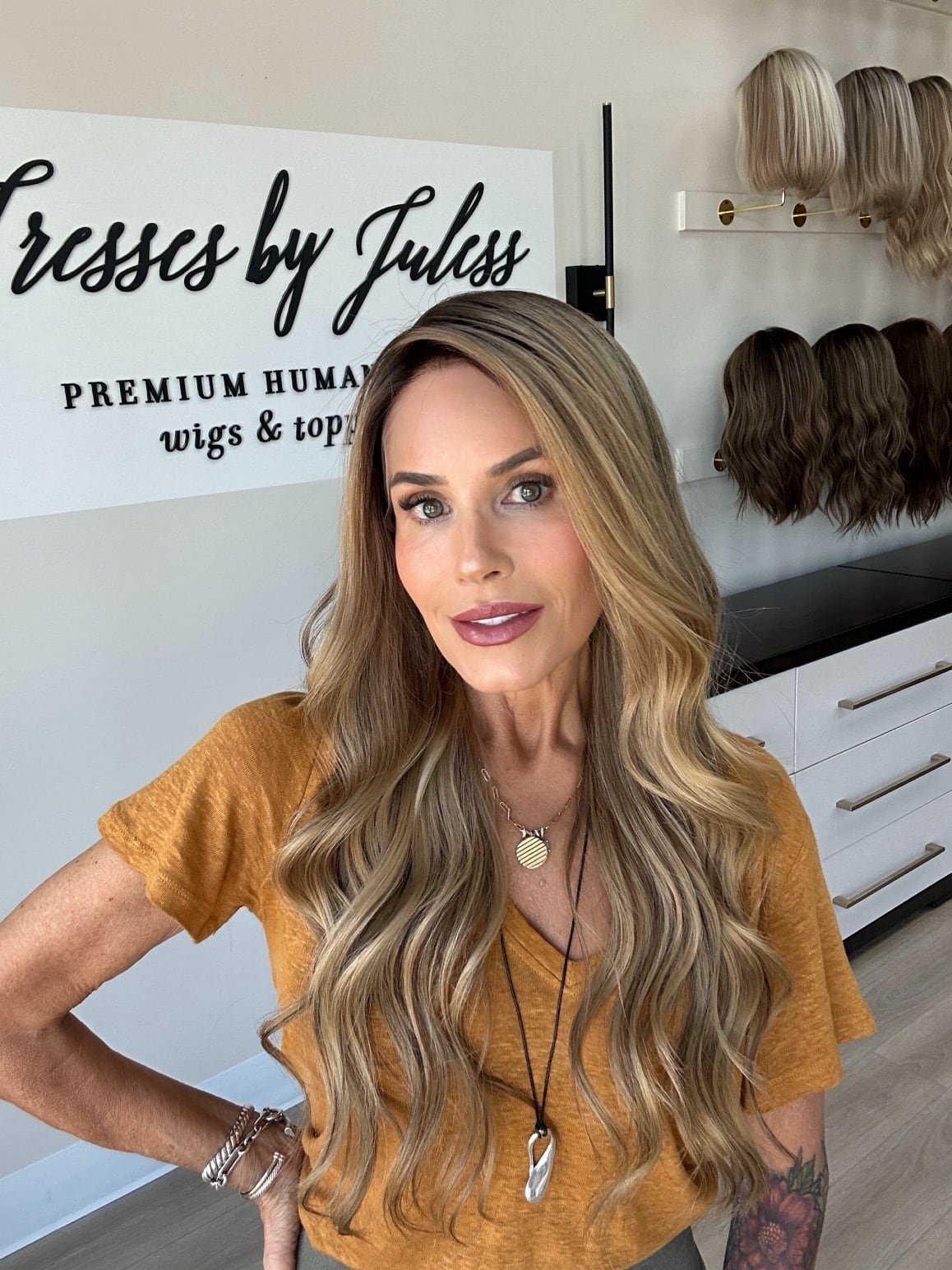 _Experience_premium_hair_toppers_in_Los_Angeles__blending_seamless_style_with_fine_hair_solutions___.jpg