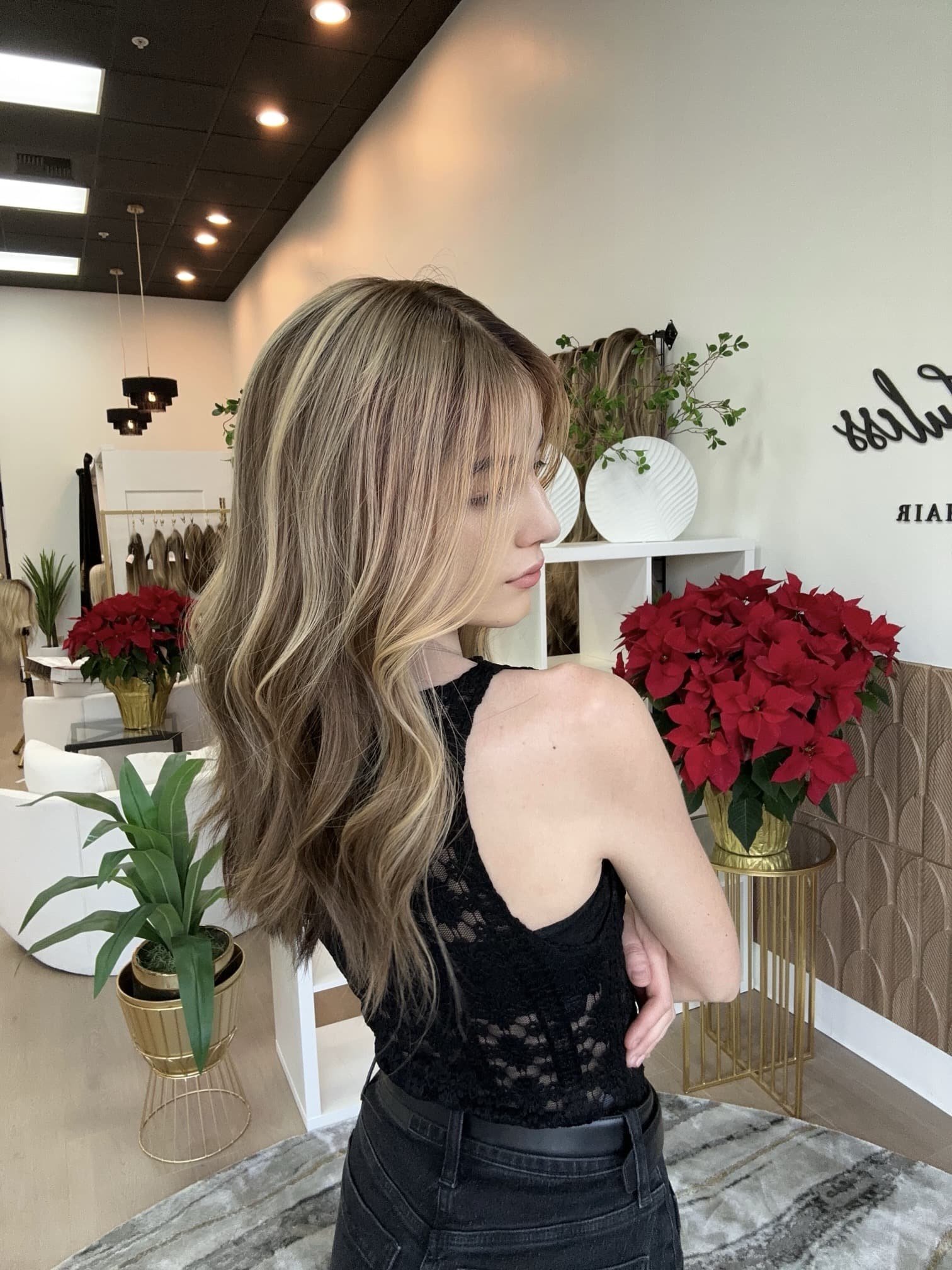 _Elegant_blonde_bob_wig_worn_by_a_woman_at_Tresses_By_Juless_Studio__Sacramento___.jpg