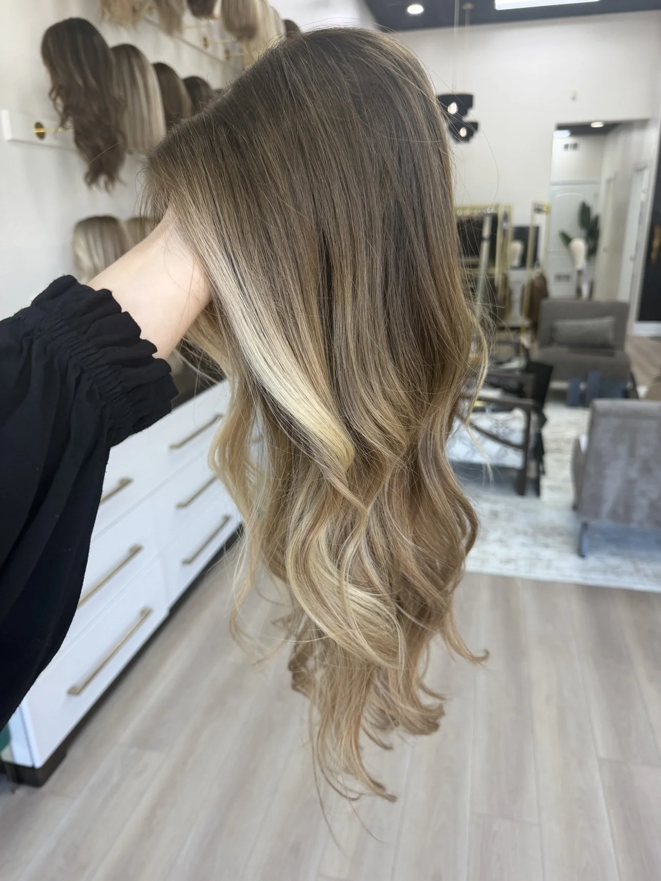apply_clip_in_hair_toppers_tutorial_.jpg