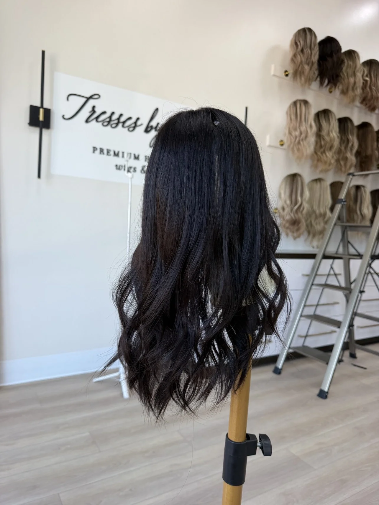 _Natural_rooty_blonde_wigs_available_in_Roseville__blending_realism_and_style_for_a_flawless_finish___.jpg