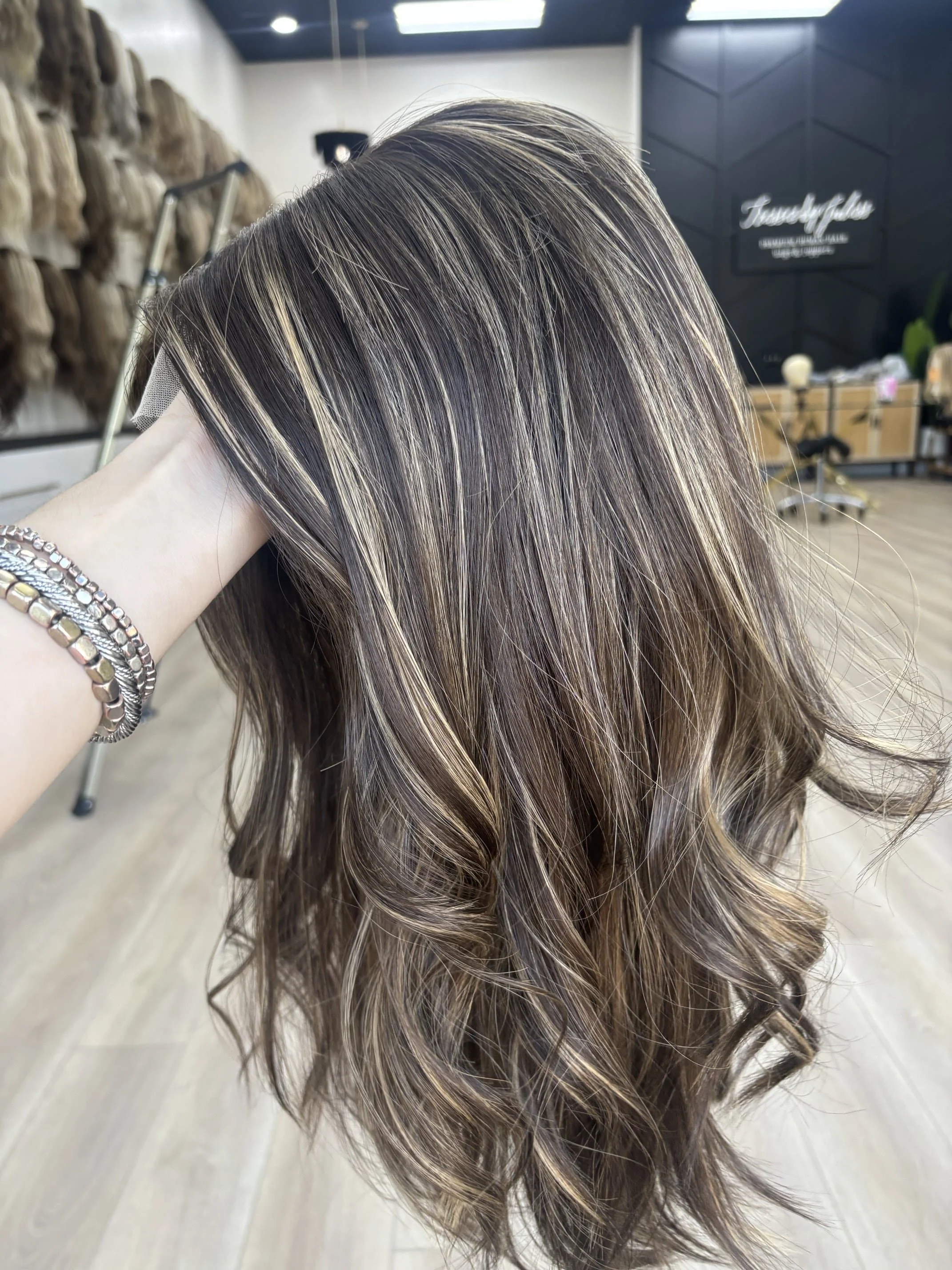_Rooty_blonde_wigs_with_natural_finishes__ideal_for_everyday_wear__available_in_the_Bay_Area___.jpg