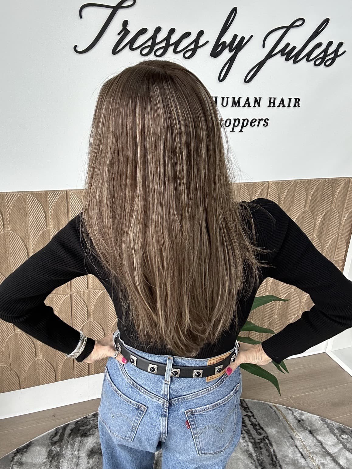 _Elegant_blonde_bob_wig_worn_by_a_woman_at_Tresses_By_Juless_Studio__Sacramento___.jpg