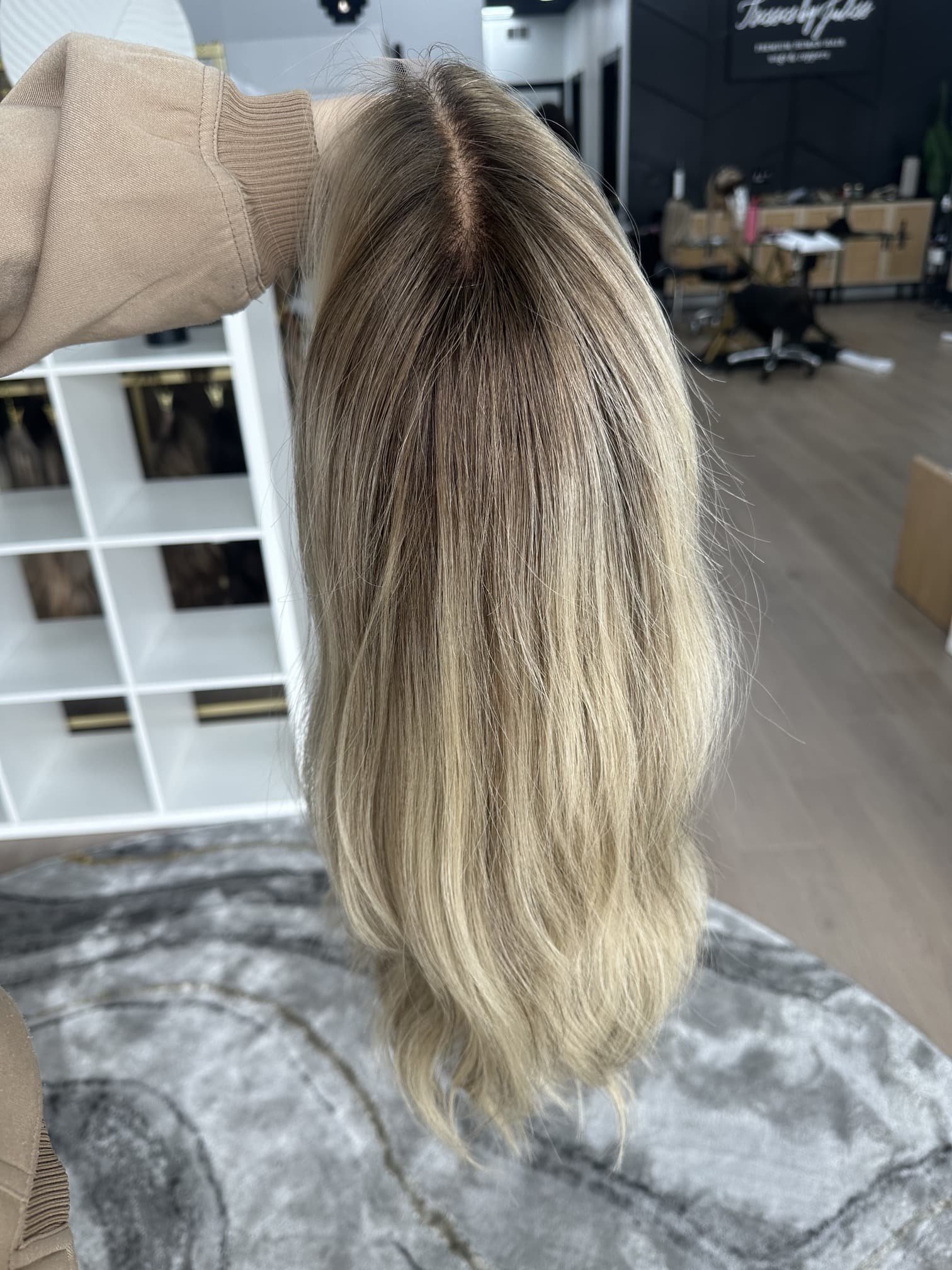 how_to_apply_clip_in_hair_toppers_tutorial_.jpg