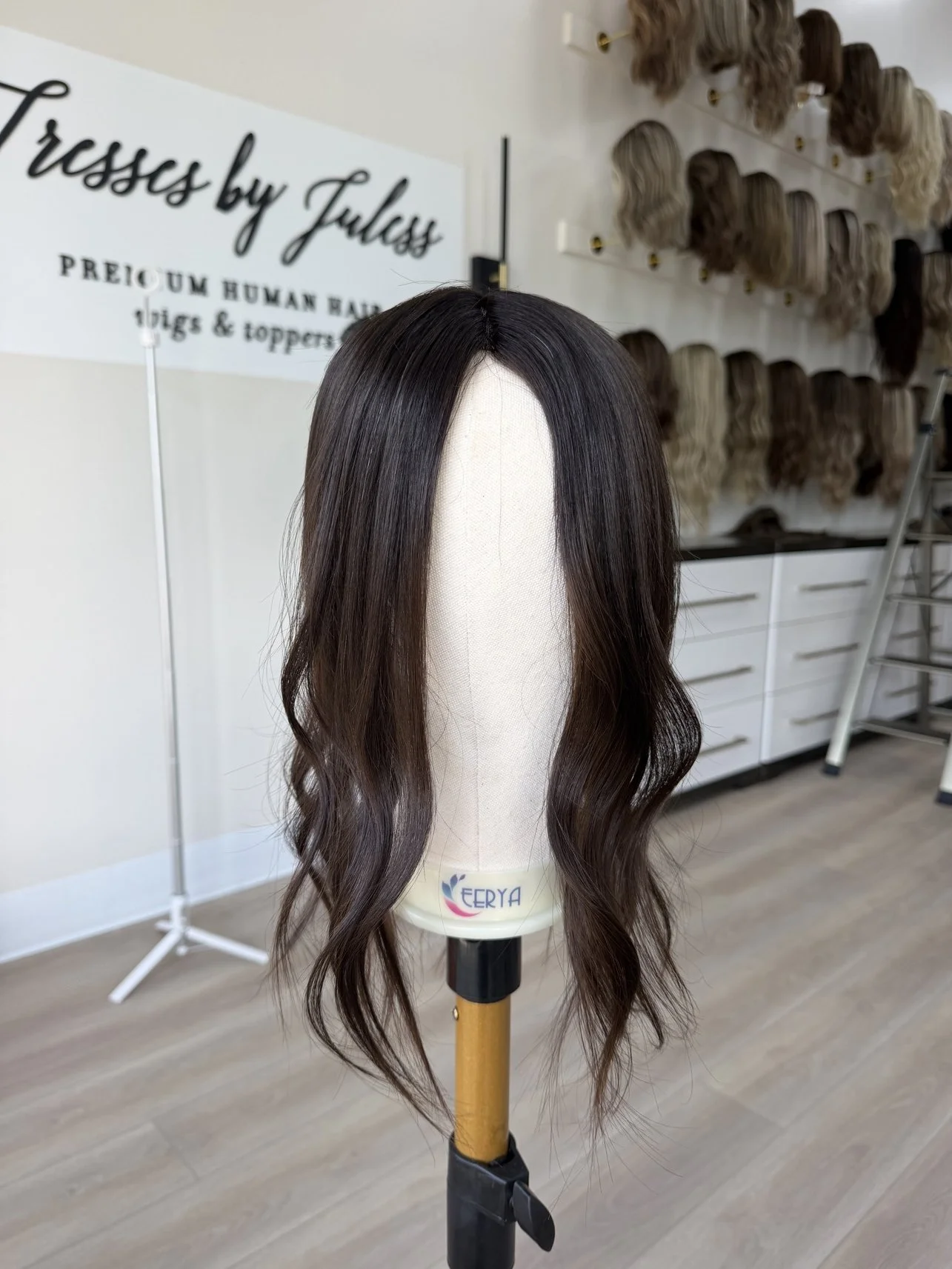 how_to_apply_clip_in_hair_toppers_tutorial_.jpg