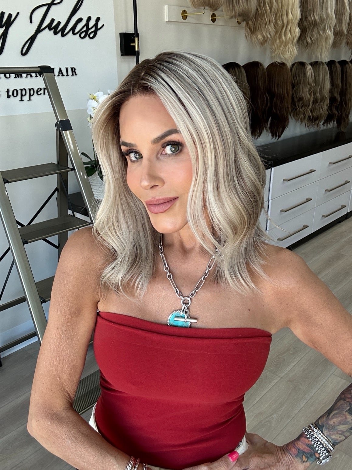 _Short_auburn_wavy_wig_styled_on_a_woman_at_Tresses_By_Juless_Studio__Folsom___.jpg