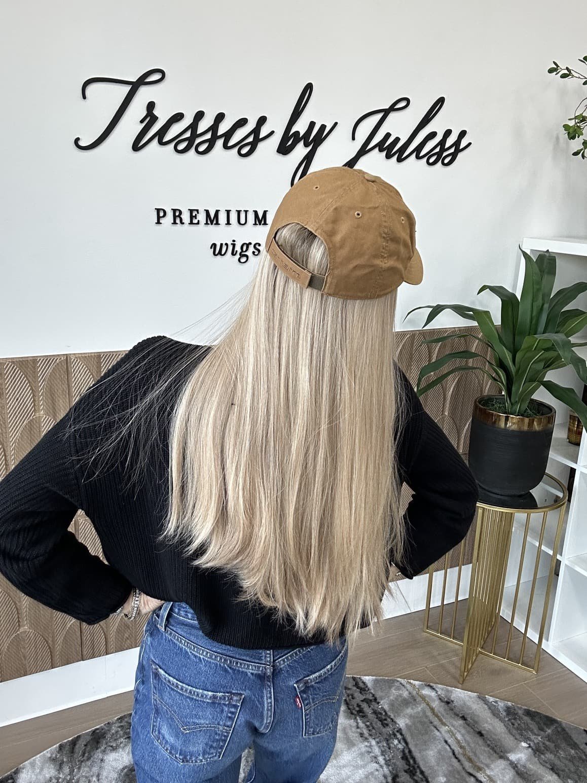 _Compare_human_hair_blend_vs_synthetic_wigs_in_our_comprehensive_review__available_across_American_salons___.jpg