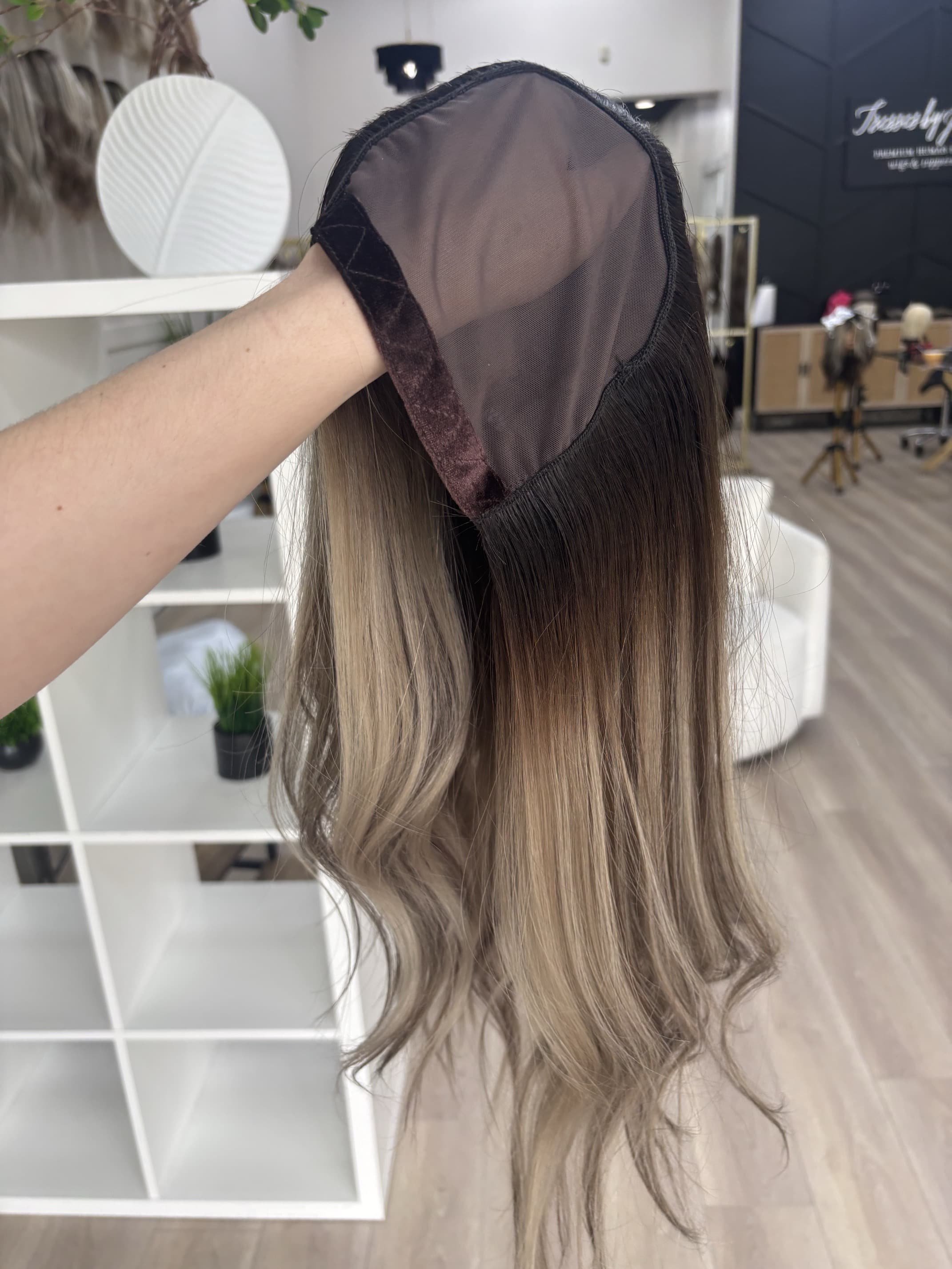 Explore_balayage_style_wigs_in_Sacramento_that_combine_modern_color_trends_with_unparalleled_craftsmanship__.jpg
