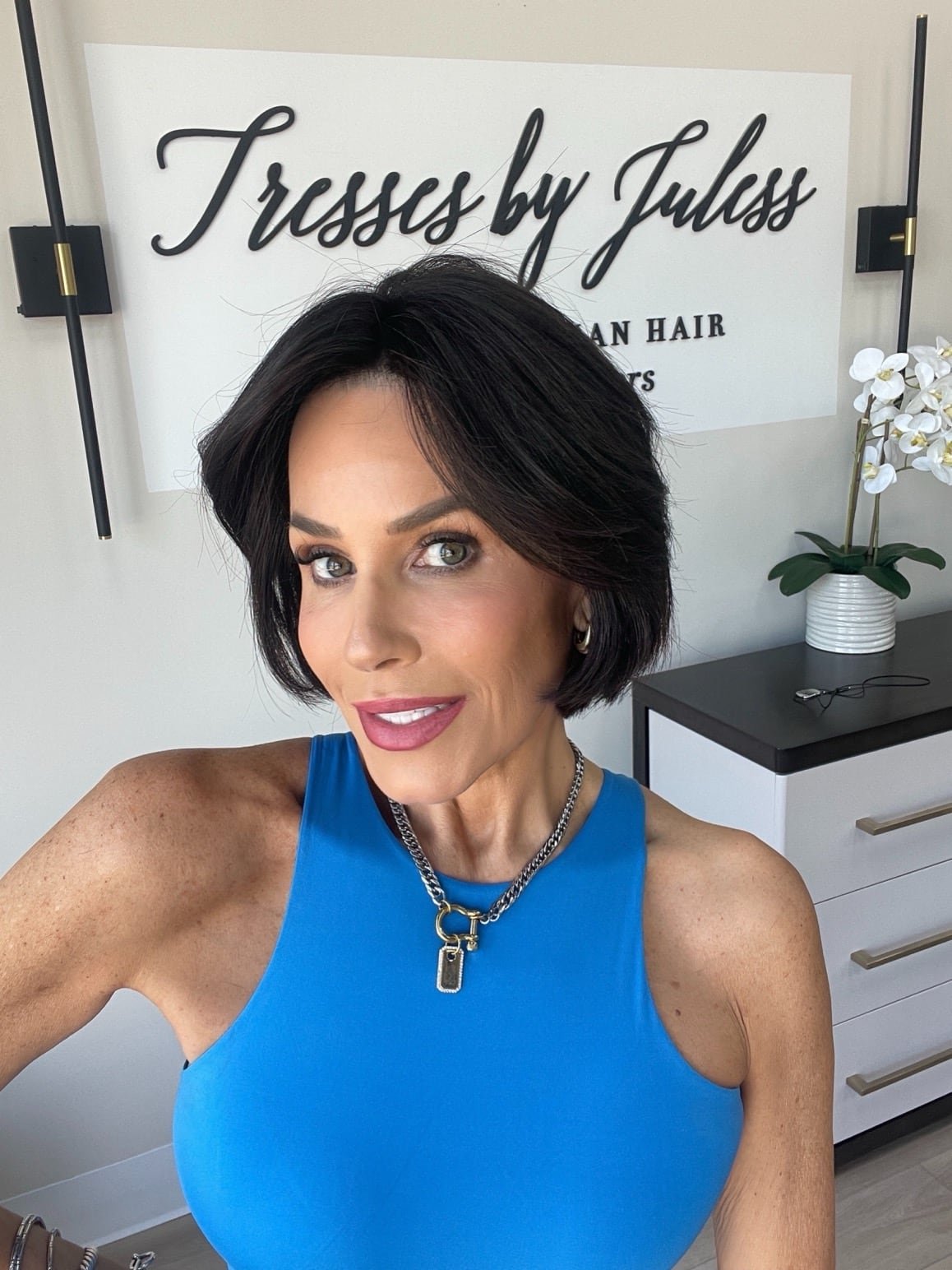 _Luxury_hand_tied_wigs_for_women_seeking_comfort__showcased_in_Los_Angeles__leading_salons___.jpg