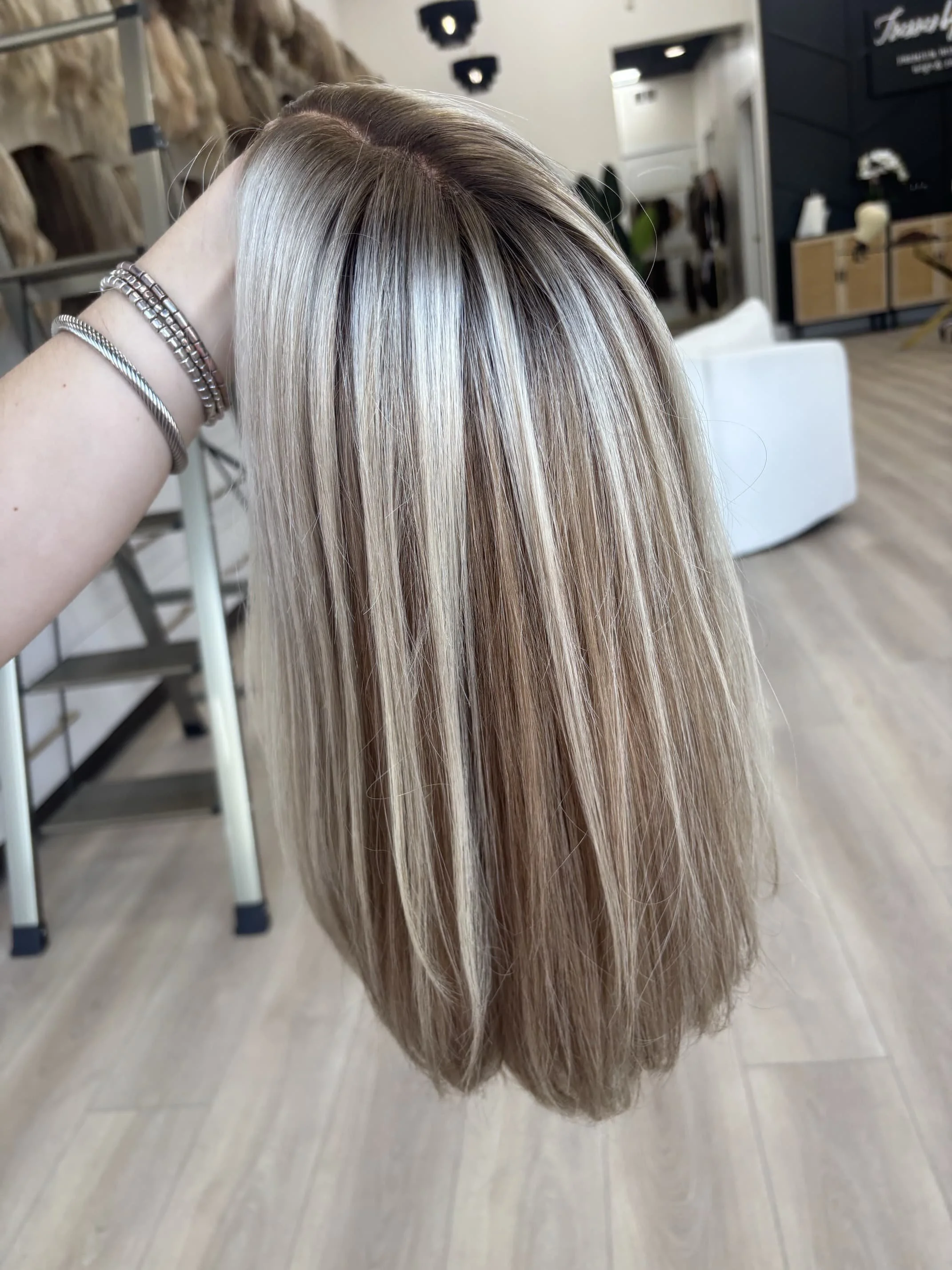 _Blonde_bob_wig_with_highlights_worn_by_a_woman_in_Sacramento_Studio__California___.jpg