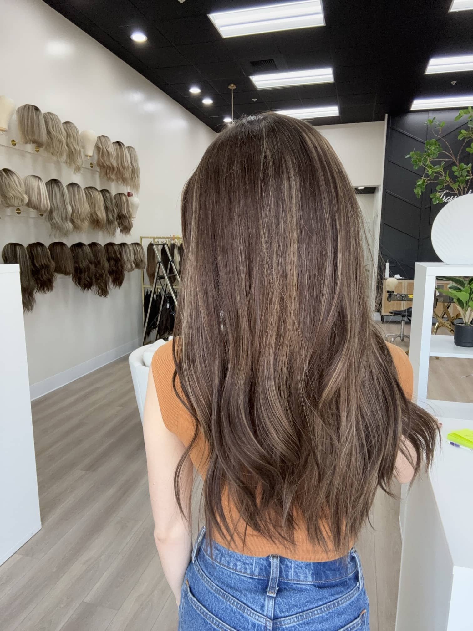 human_hair_blend_wigs_vs_synthetic_comparison_.jpg