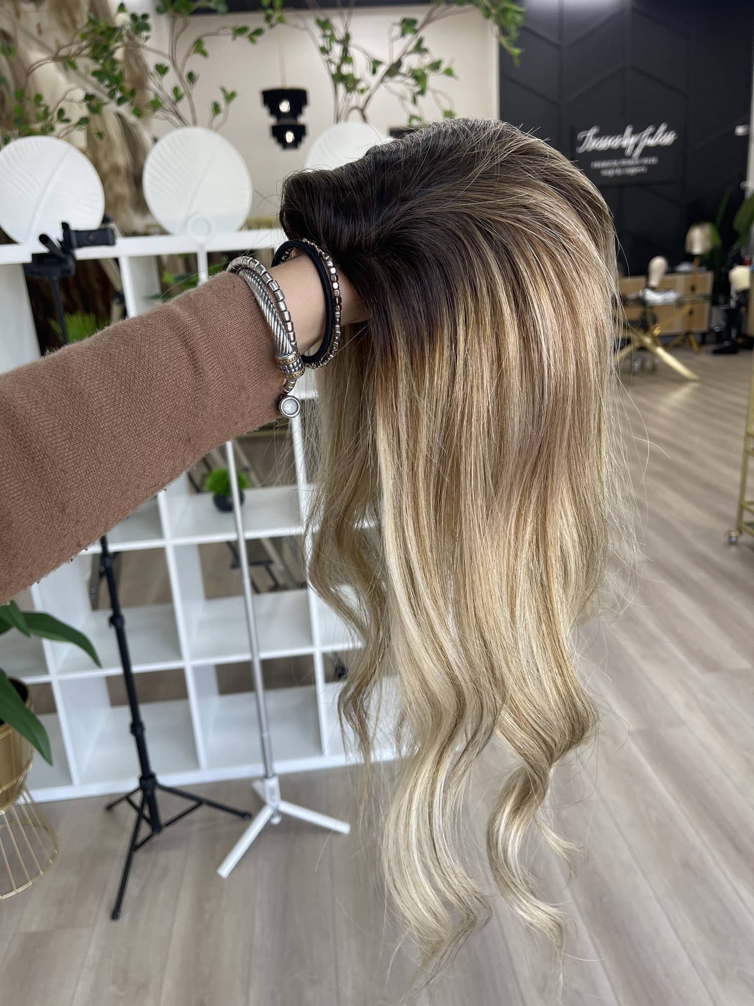 _Natural_rooty_blonde_wigs_available_in_Roseville__blending_realism_and_style_for_a_flawless_finish___.jpg