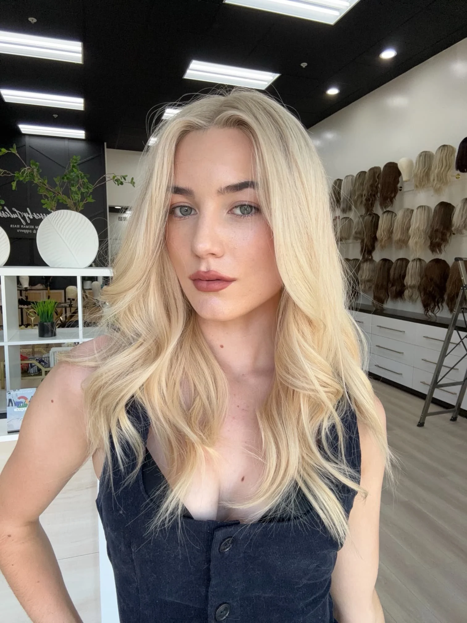 _Elegant_blonde_bob_wig_worn_by_a_woman_at_Tresses_By_Juless_Studio__El_Dorado_Hills__Sacramento___.jpg