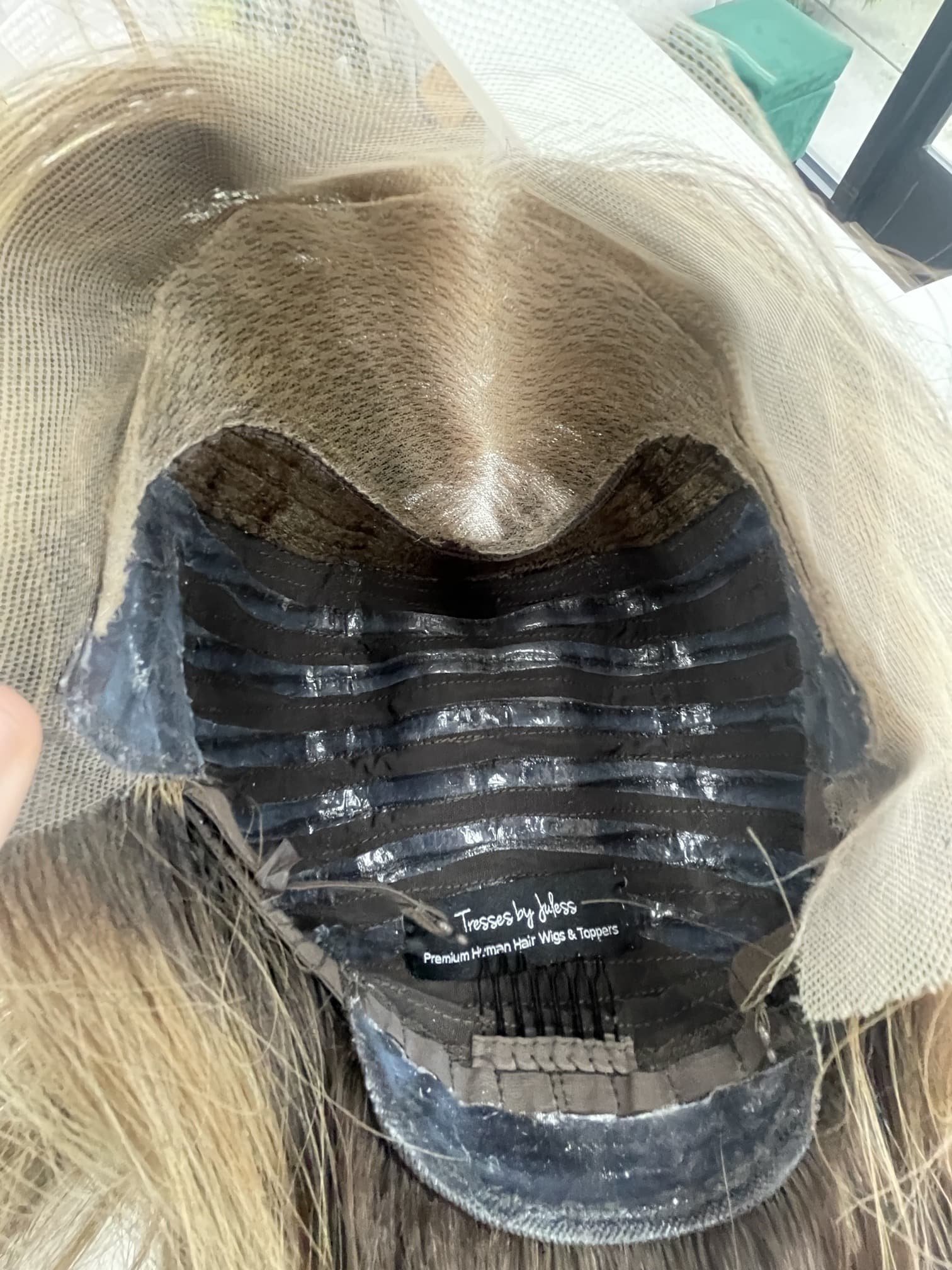 _Read_reviews_on_our_clip_in_hair_toppers_for_black_women__offered_in_salons_throughout_California_and_the_US___.jpg
