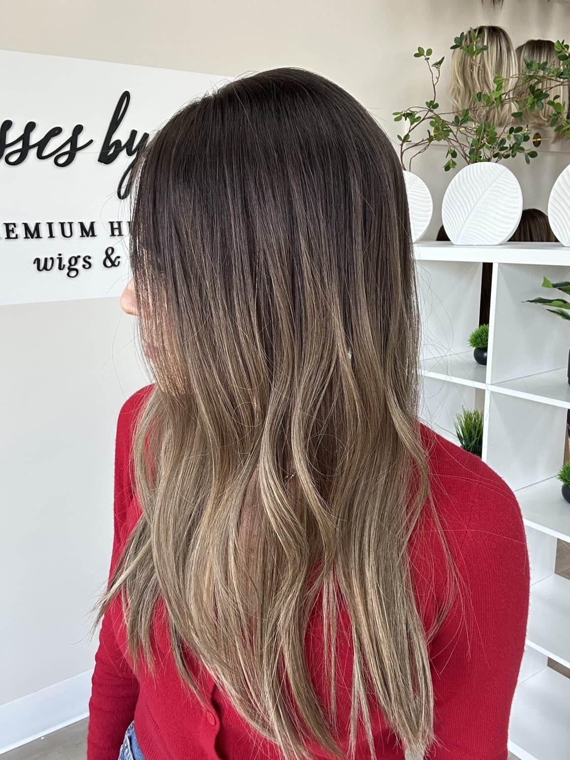 _Blonde_bob_wig_with_highlights_worn_by_a_woman_in_Sacramento_Studio__California___.jpg