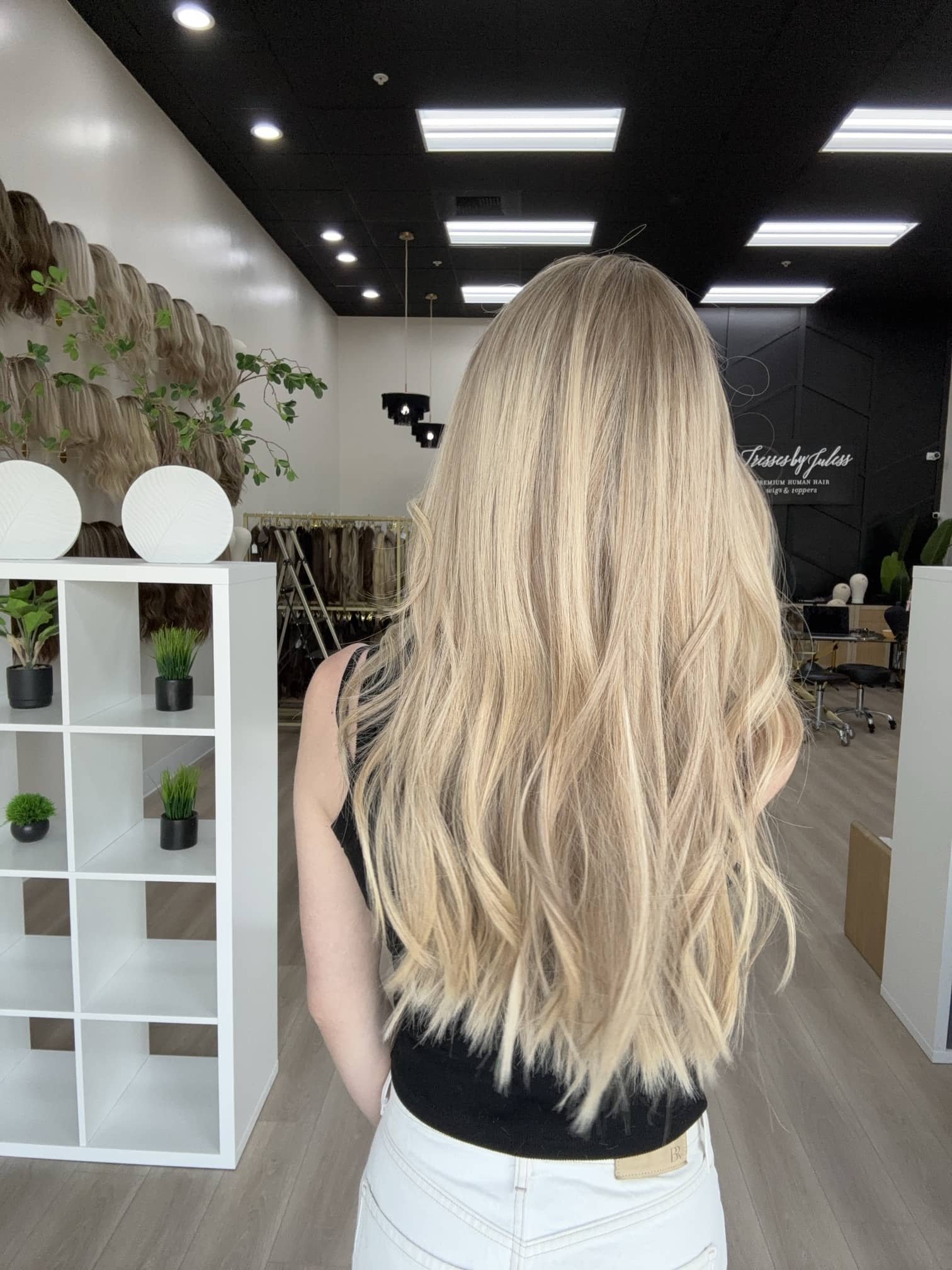 _Realistic_wigs_for_women_experiencing_postnatal_hair_loss__available_in_El_Dorado_Hills__top_salons___.jpg