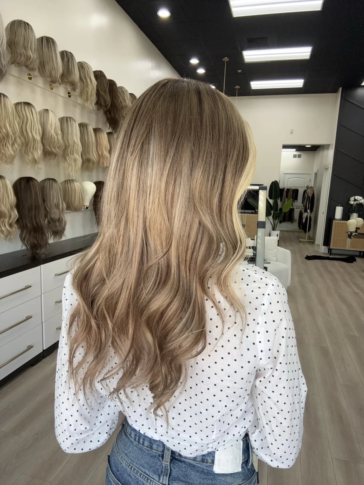 _Premium_virgin_human_hair_wigs_available_in_Sacramento__perfect_for_achieving_a_natural_and_luxurious_look___.jpg