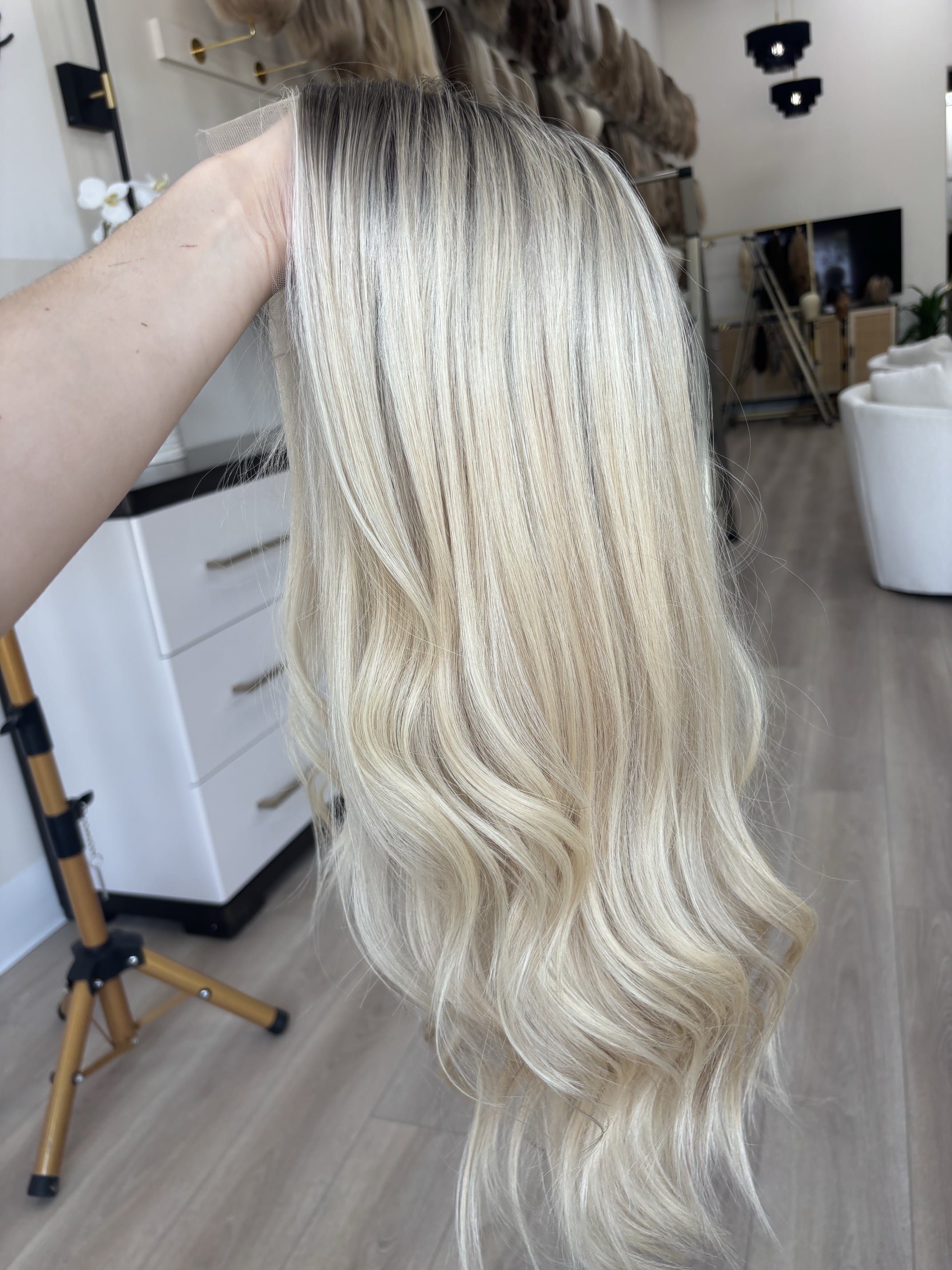 human_hair_blend_wigs_vs_synthetic_comparison_.jpg