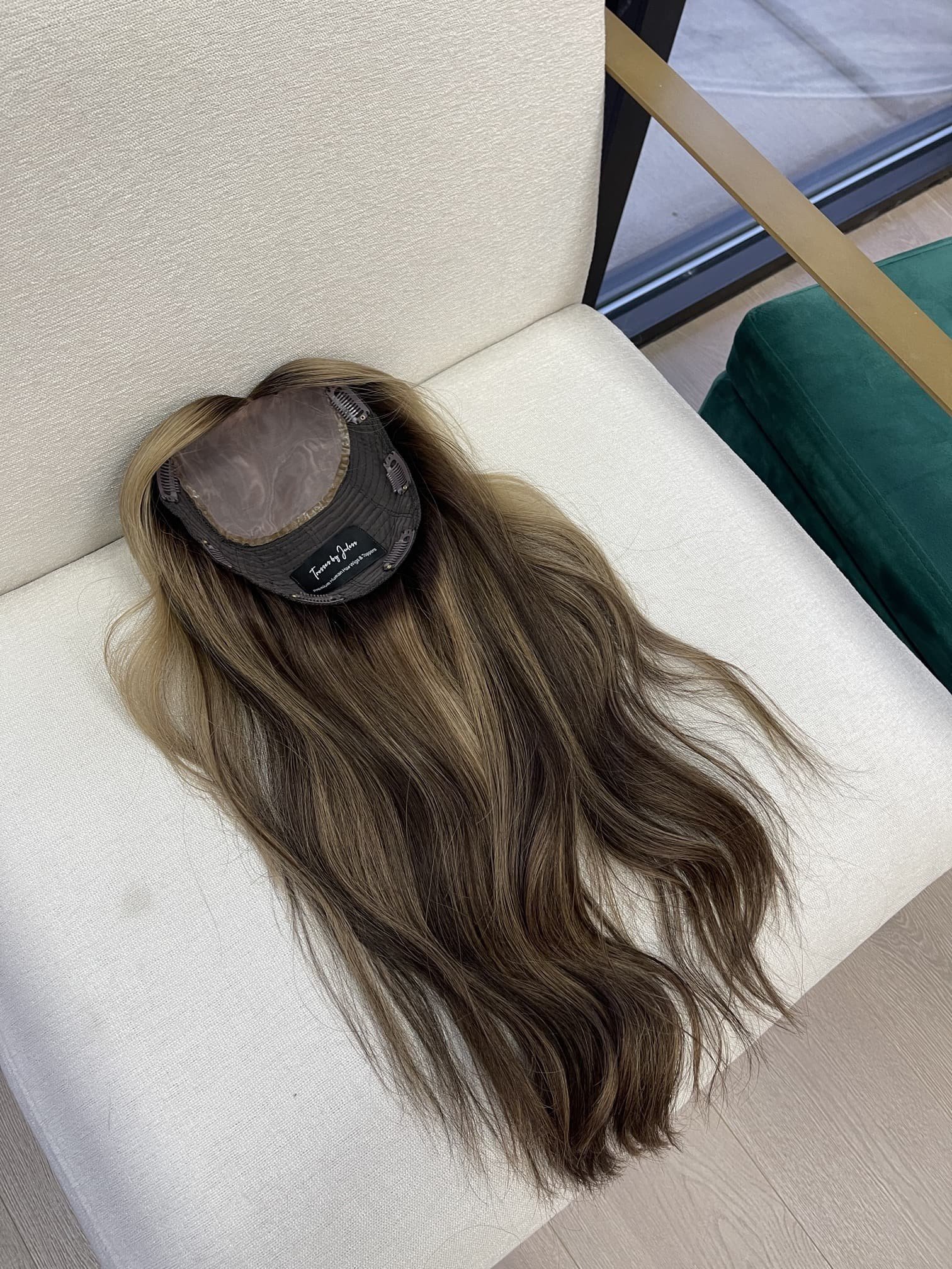 _Blonde_bob_wig_with_highlights_worn_by_a_woman_in_Sacramento_Studio__California___.jpg