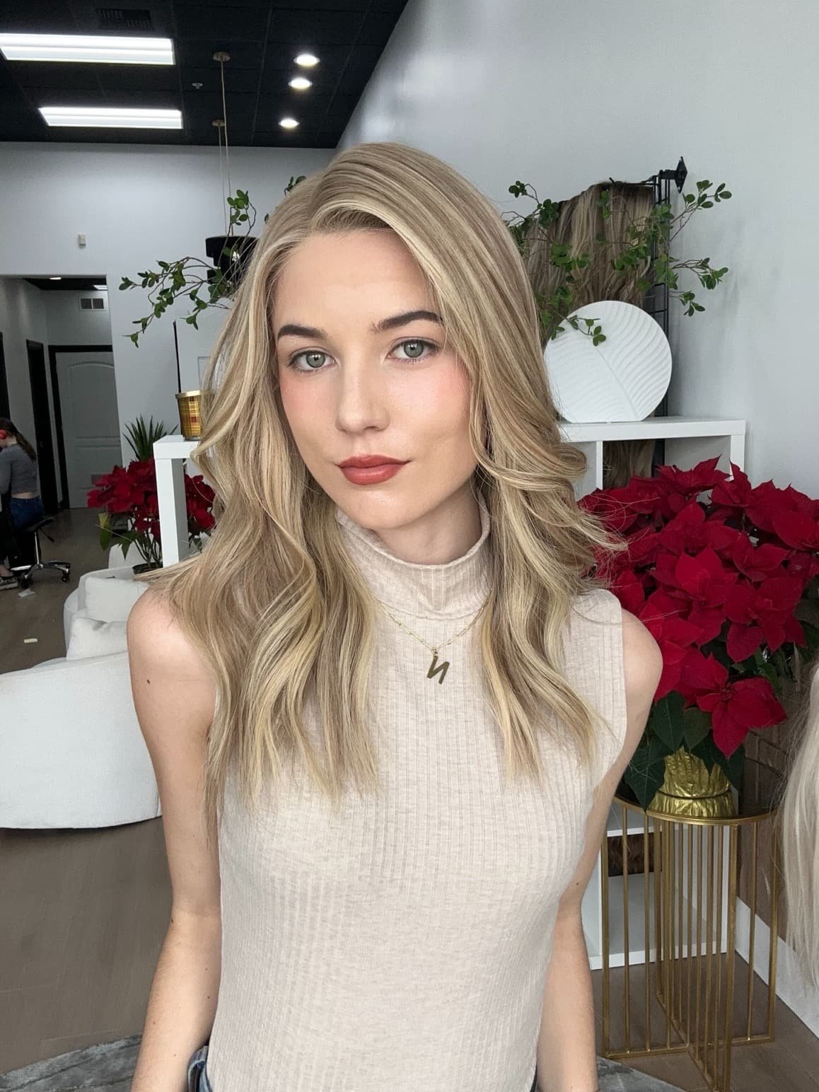 _Short_auburn_wavy_wig_styled_on_a_woman_at_Tresses_By_Juless_Studio__Cameron_Park__Folsom___.jpg